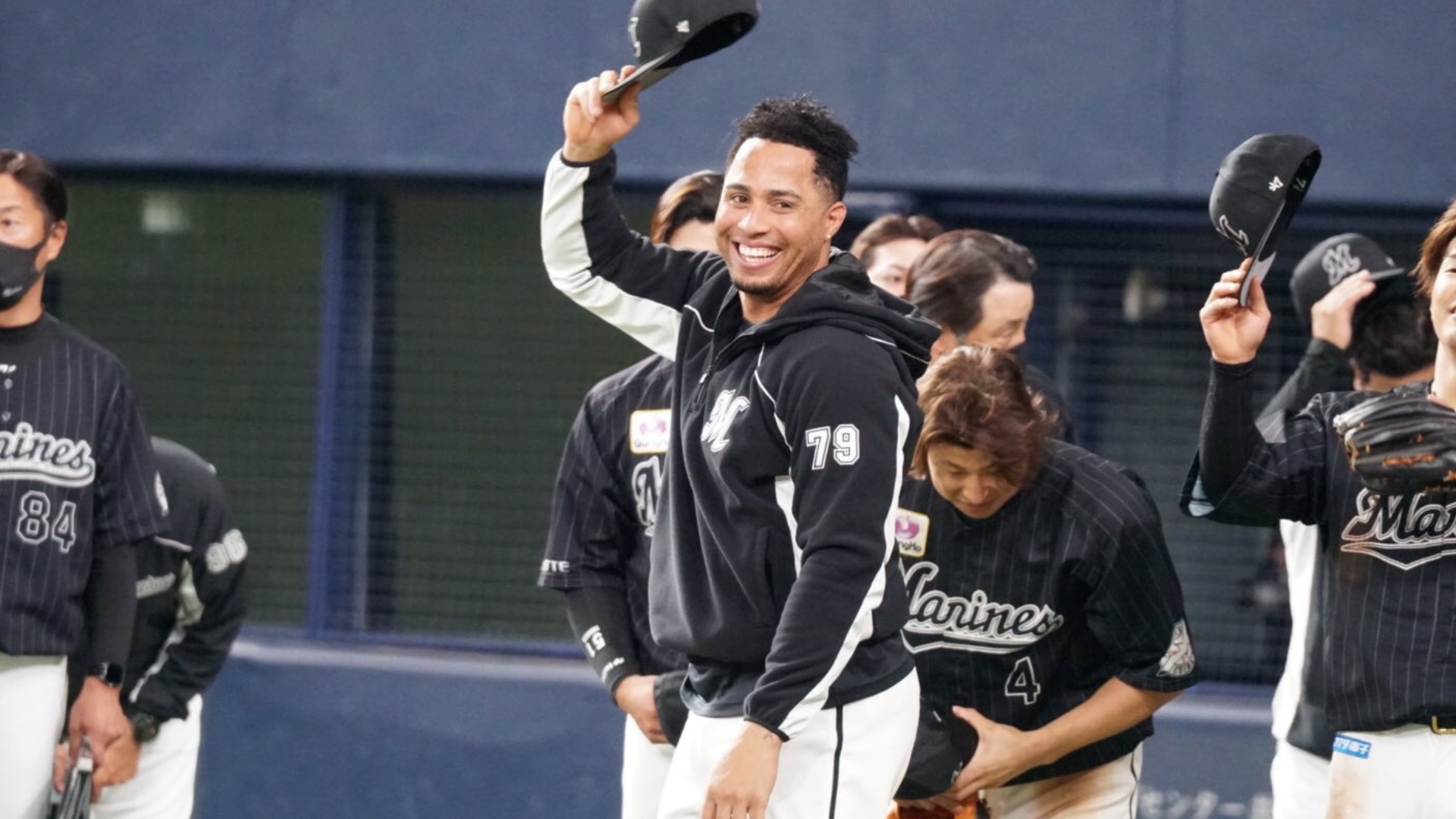 Cubano Leonys Martín se despide del béisbol japonés