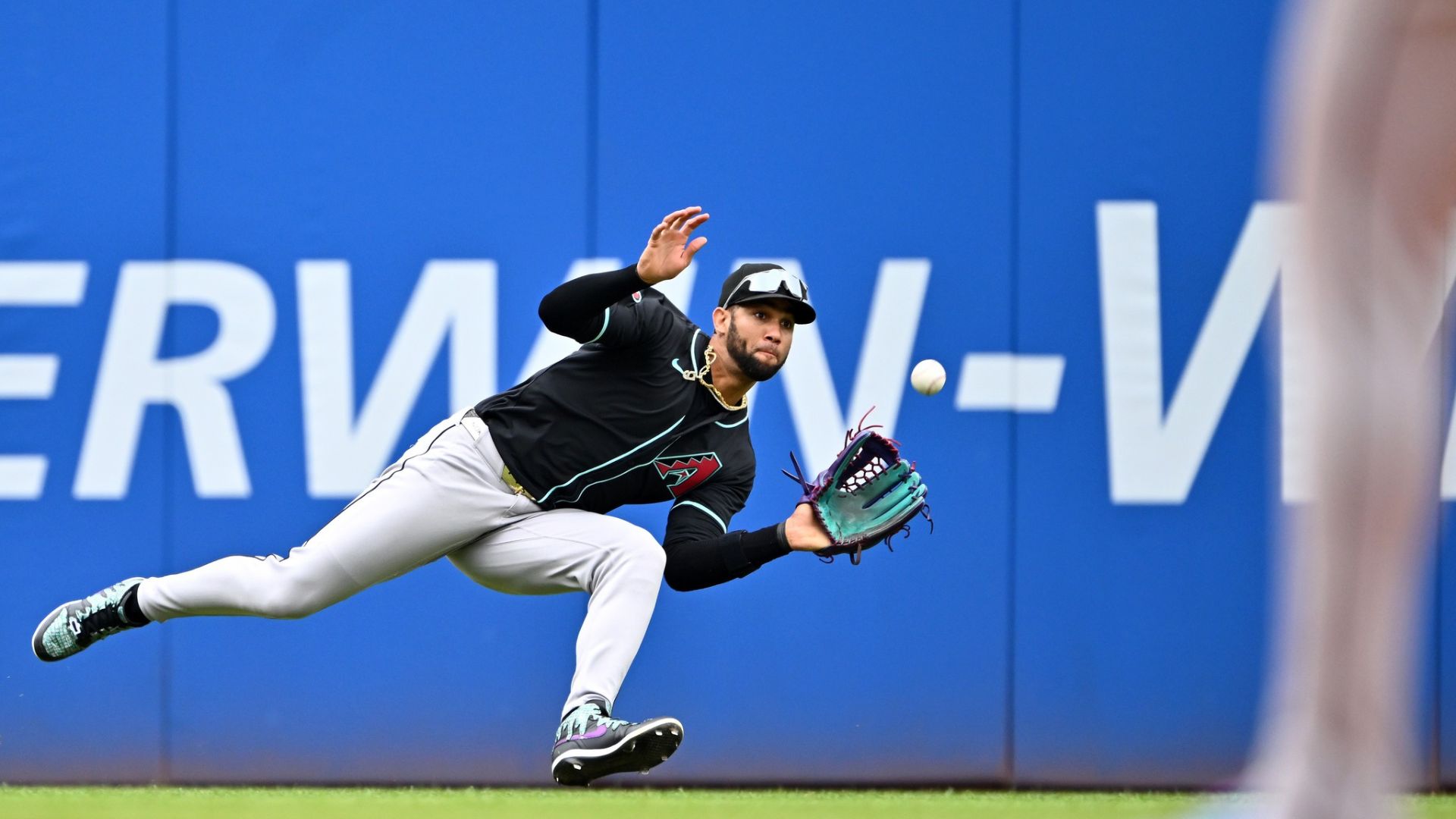 Cubano Lourdes Gurriel Jr. entre los finalistas del Guante de Oro de MLB