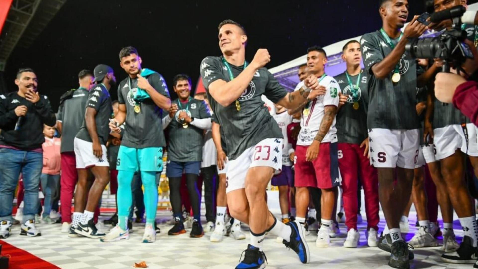 Cubano Luis Paradela se corona en el fútbol de Costa Rica