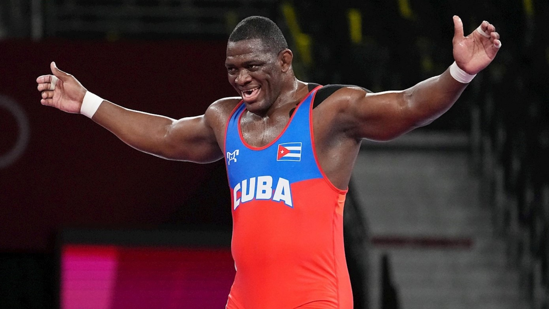 Cubano Mijaín López acapara otro premio en su despedida