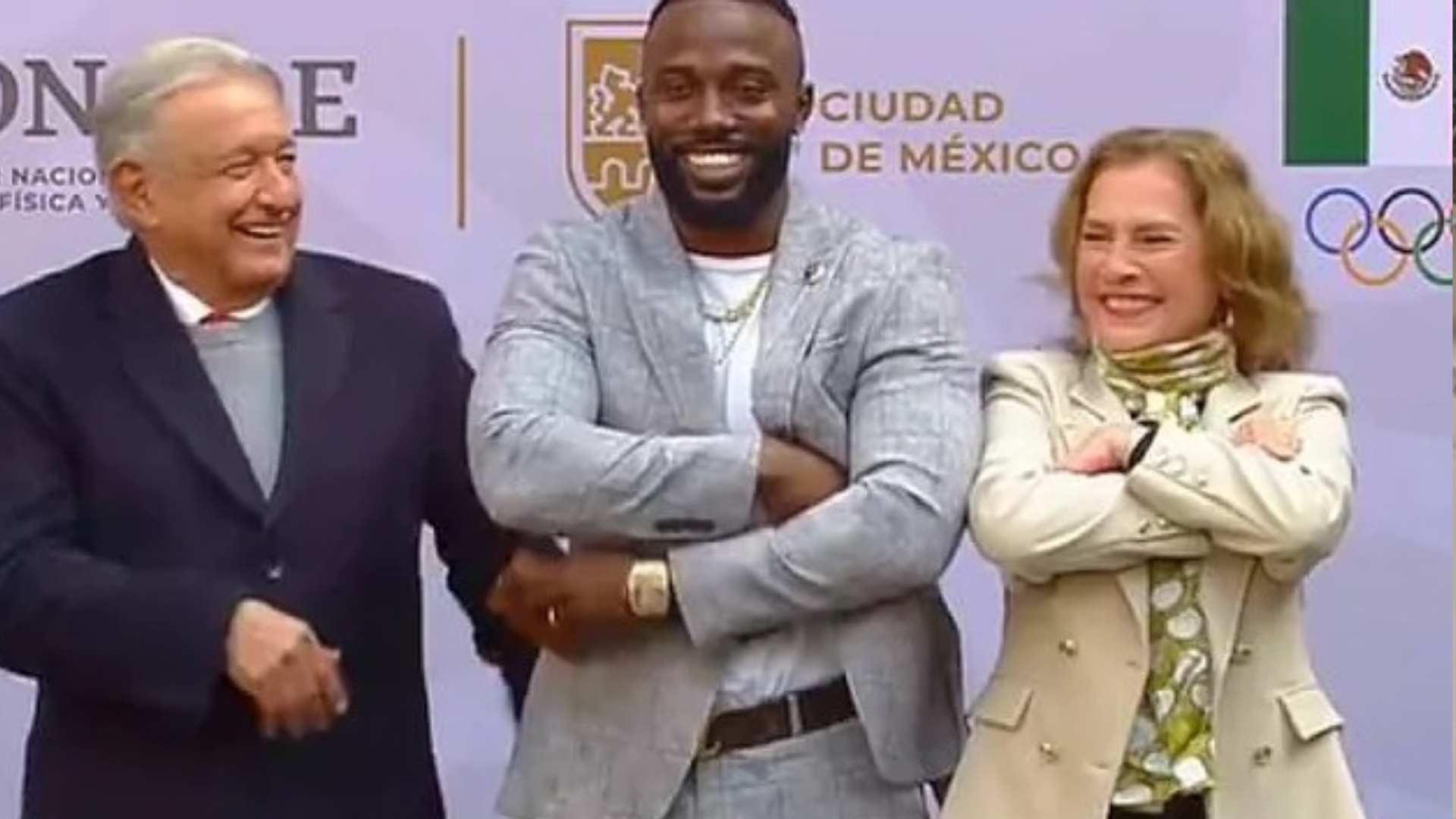Cubano Randy Arozarena recibe Premio de Deportes en México