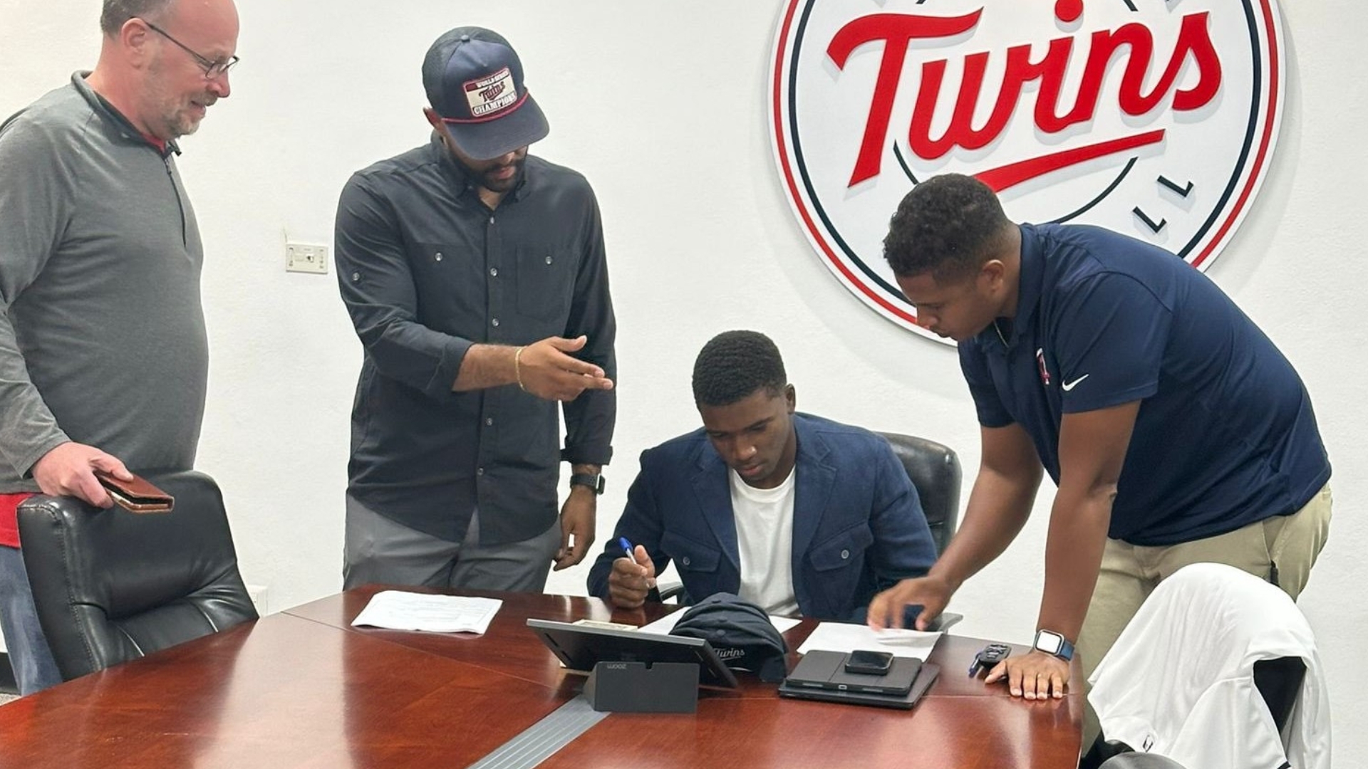 Cubano Yandro Hernández firma con los Minnesota Twins por 800 mil dólares