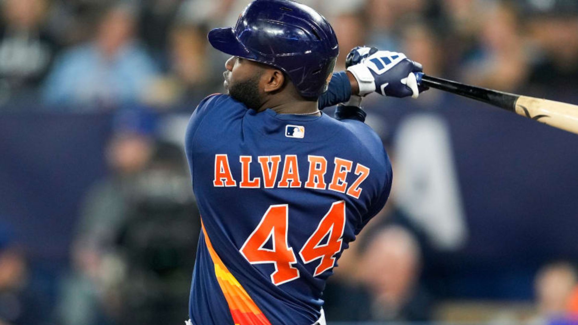 Cubano Yordan Álvarez, aspirante al Bate de Plata de MLB