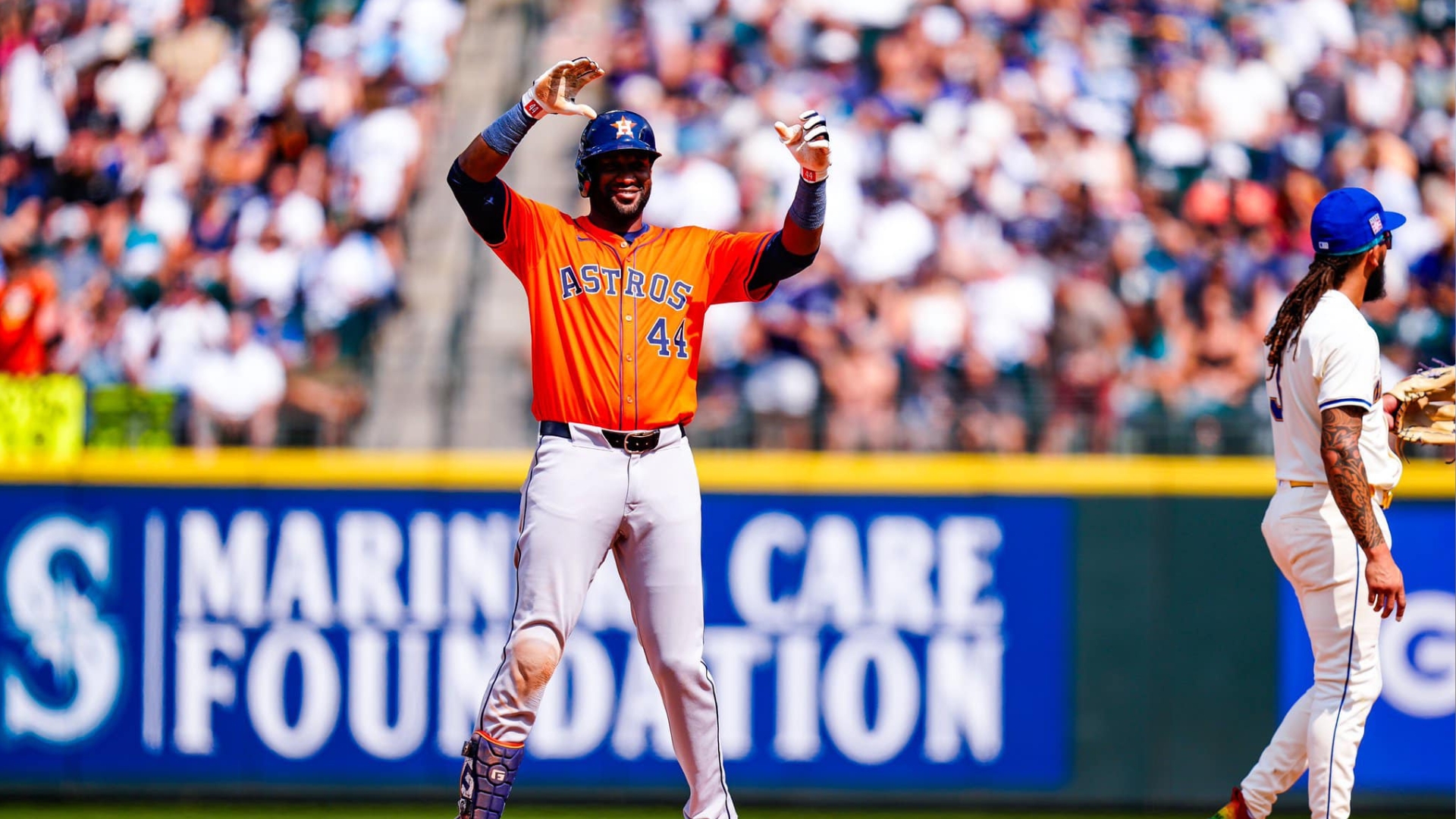 Cubano Yordan Álvarez hace historia ante Marineros en MLB