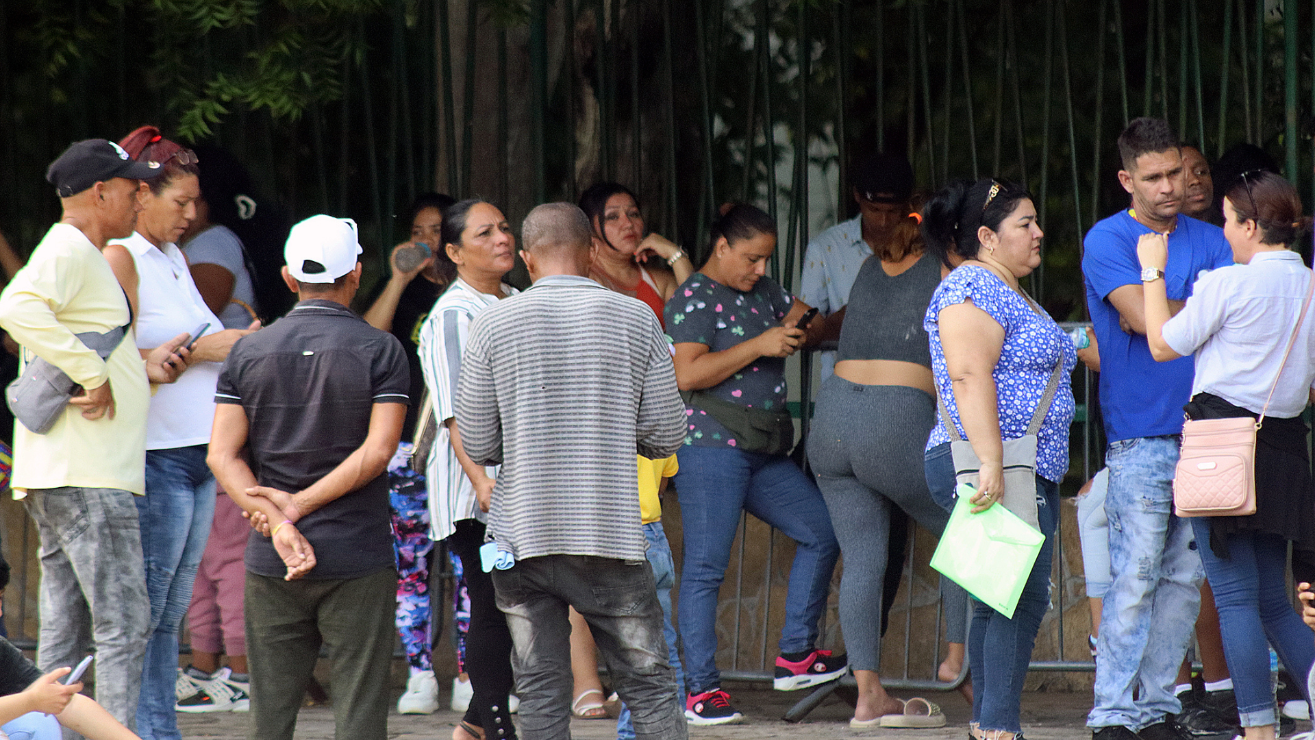 Cubanos buscan refugio en México ante cierre de CBP One