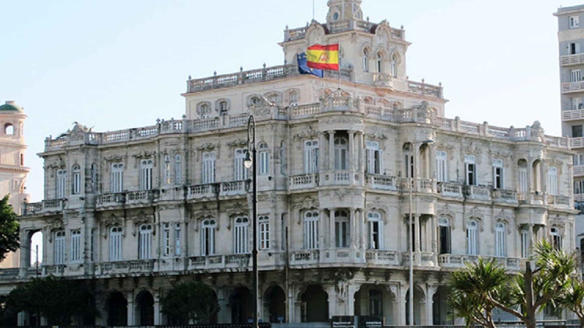 Cubanos denuncian demoras con las citas en Consulado de España en La Habana