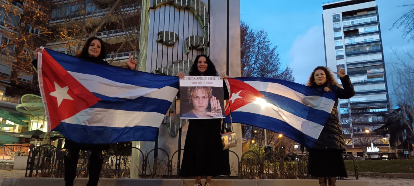 Cubanos en España se reúnen en monumento a Martí para visibilizar a víctimas de la dictadura
