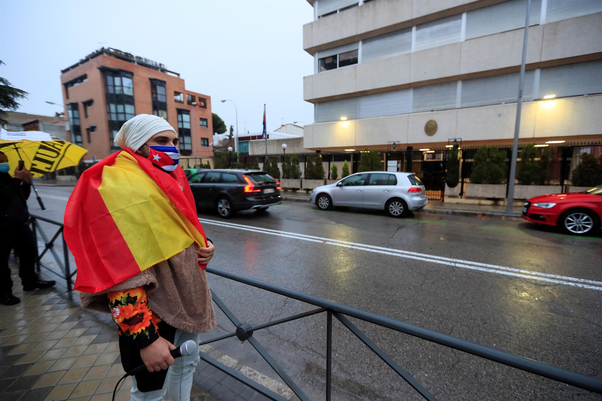 Cubanos podrían obtener residencia en España tras cursos de formación profesional
