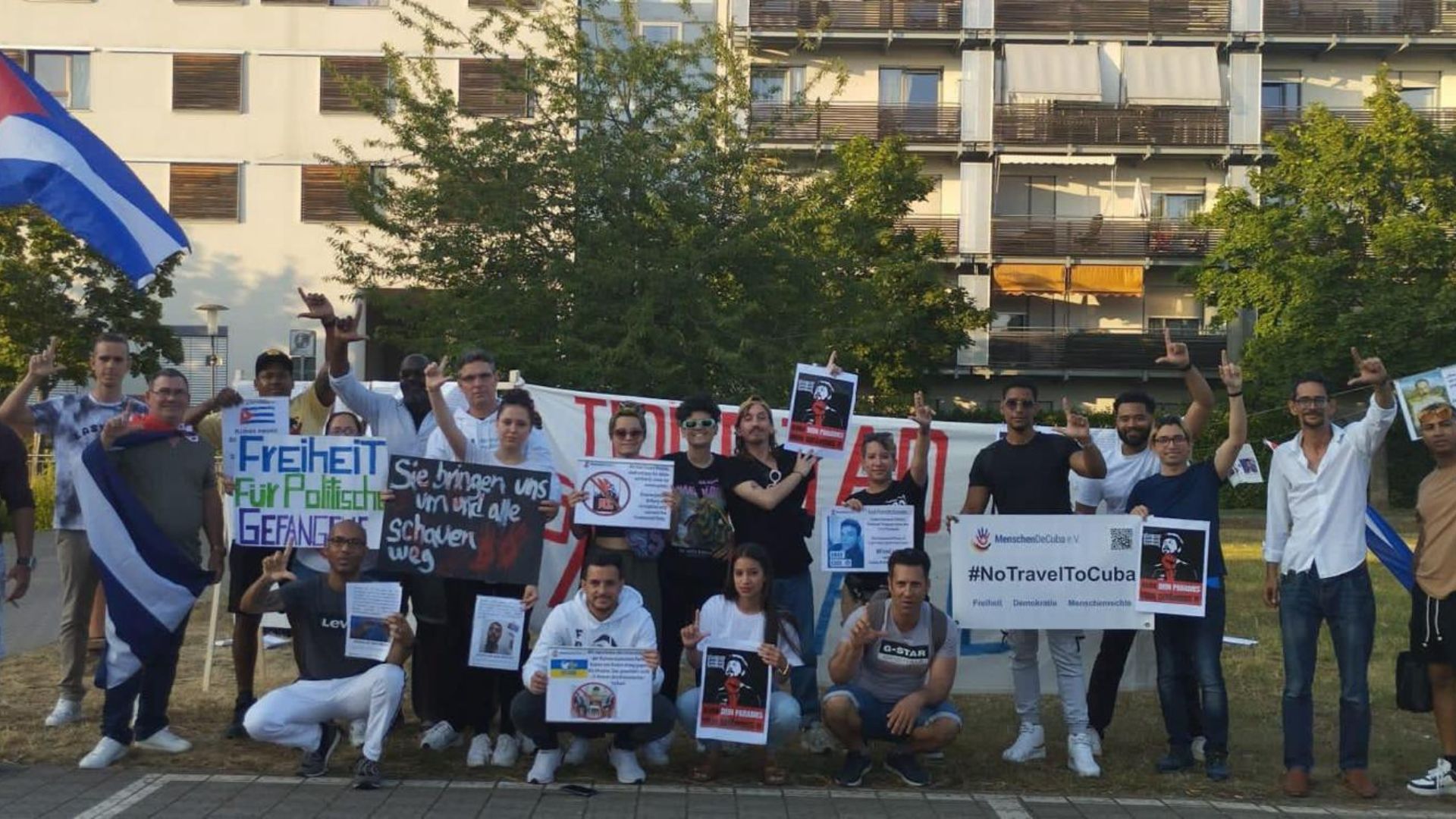 Cubanos protestan en Alemania contra visita del presentador de "Con Filo"
