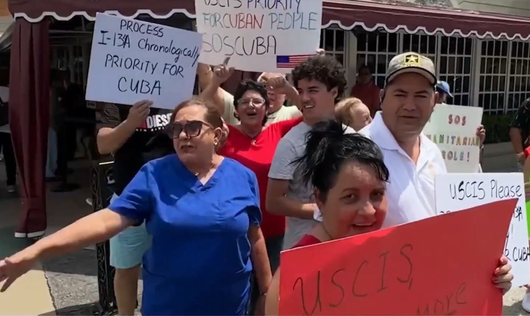 Cubanos protestan en Miami pidiendo se agilice el parole humanitario