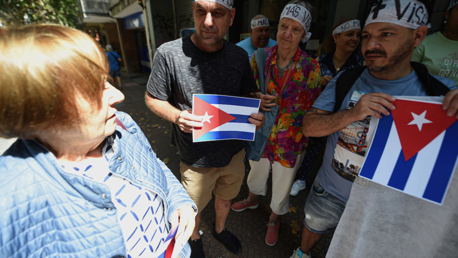 Cubanos protestan en Uruguay para regularizar su estatus 