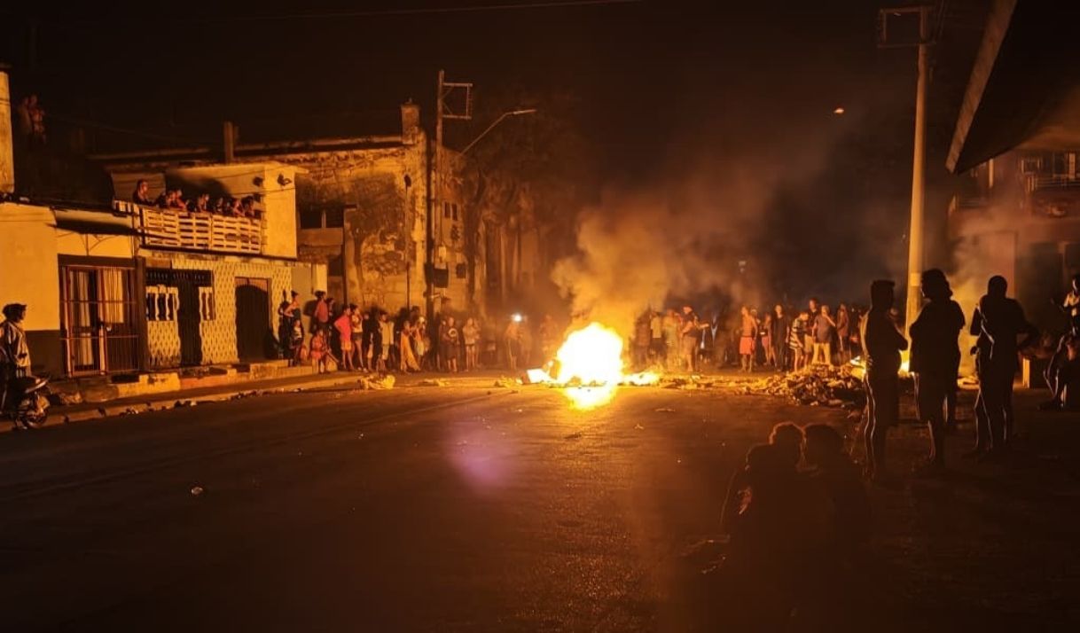 Cubanos salen a las calles por los largos apagones y la crisis generalizada