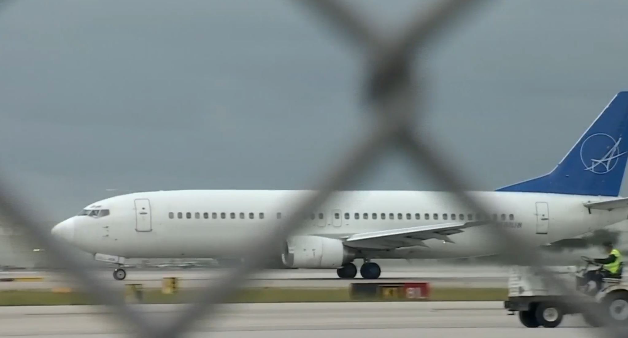Cubanos se manifiestan pidiendo el fin de los vuelos de deportación