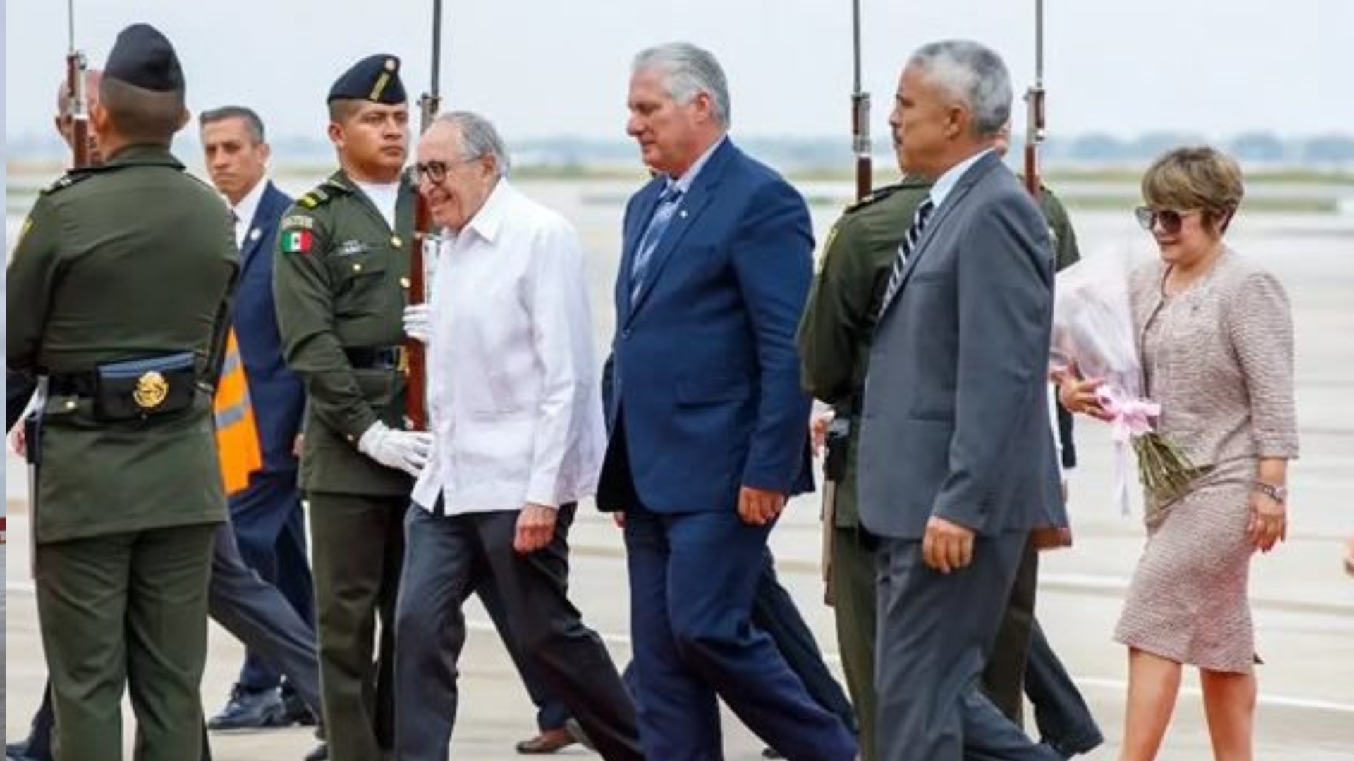 Díaz Canel llega con Lis Cuesta a México para toma de posesión de nueva presidenta
