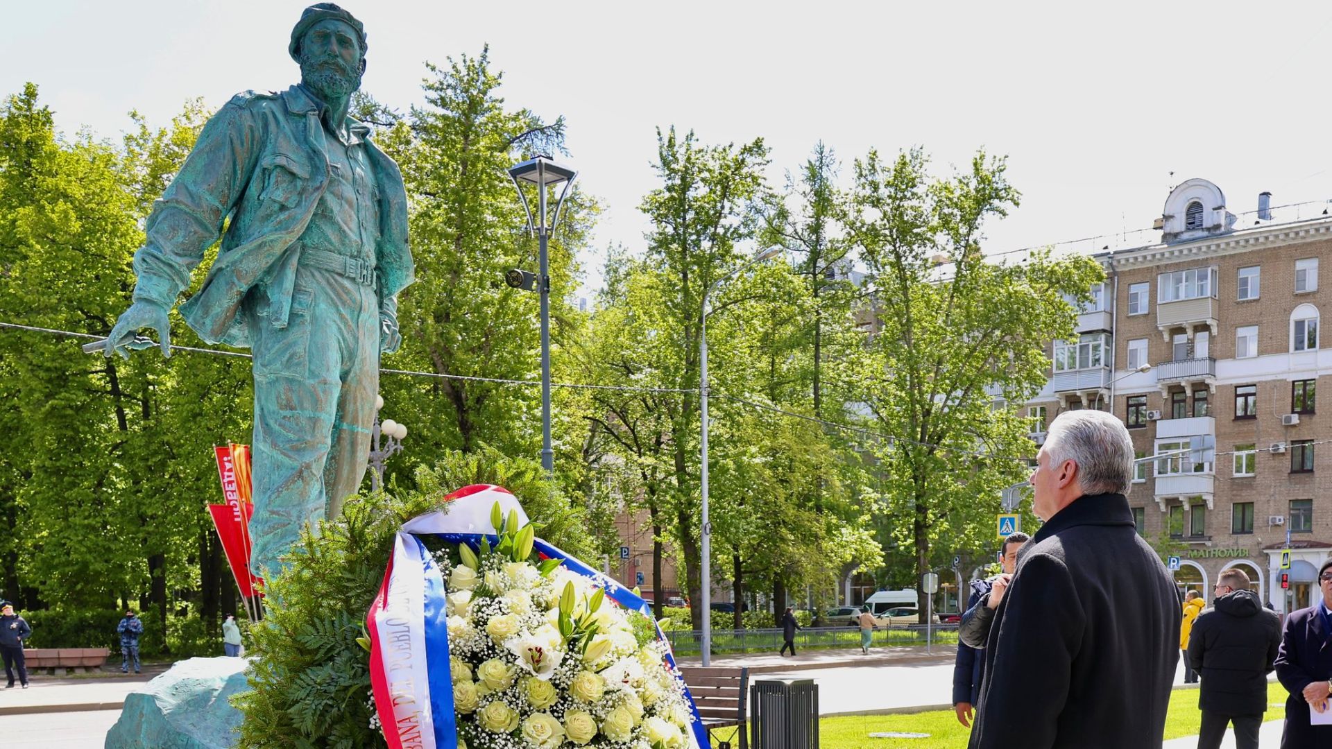 Díaz-Canel rinde homenaje a dictador Fidel Castro en Moscú