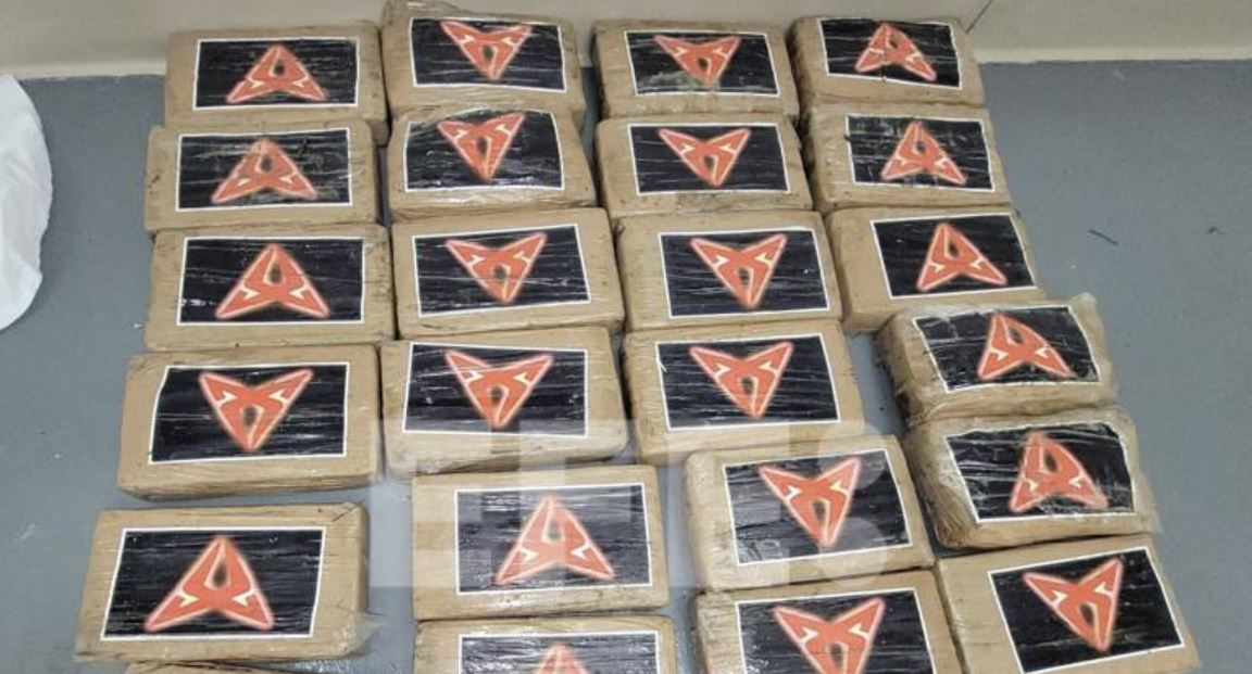 Debby toca a Florida como huracán y deja 4 muertos, inundaciones y 32 kilos de cocaína