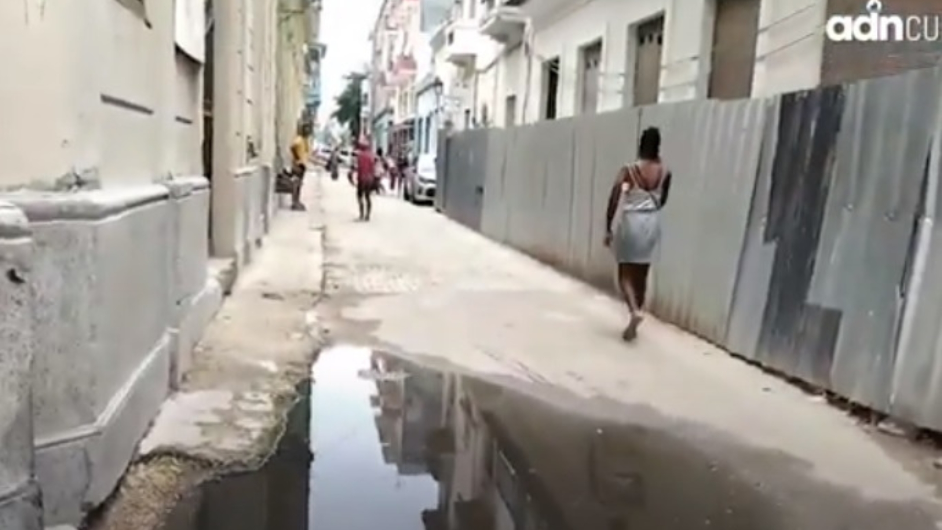 Denuncia en Cuba: una fosa al lado de un centro escolar