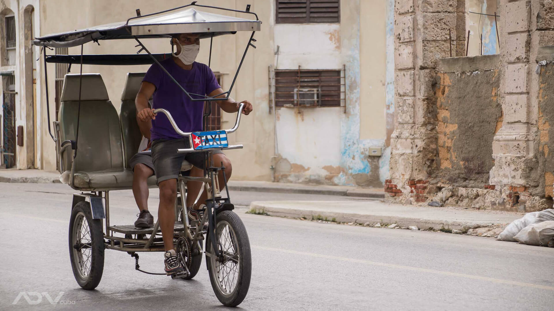 Denuncia: Régimen multa por 4 mil pesos a bicitaxistas en La Habana