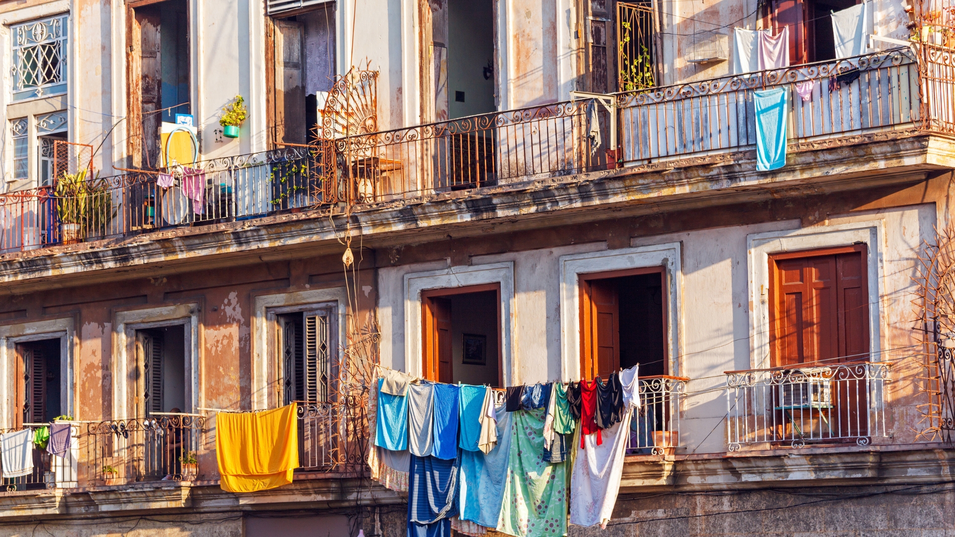 Denuncia: sin baños públicos en La Habana