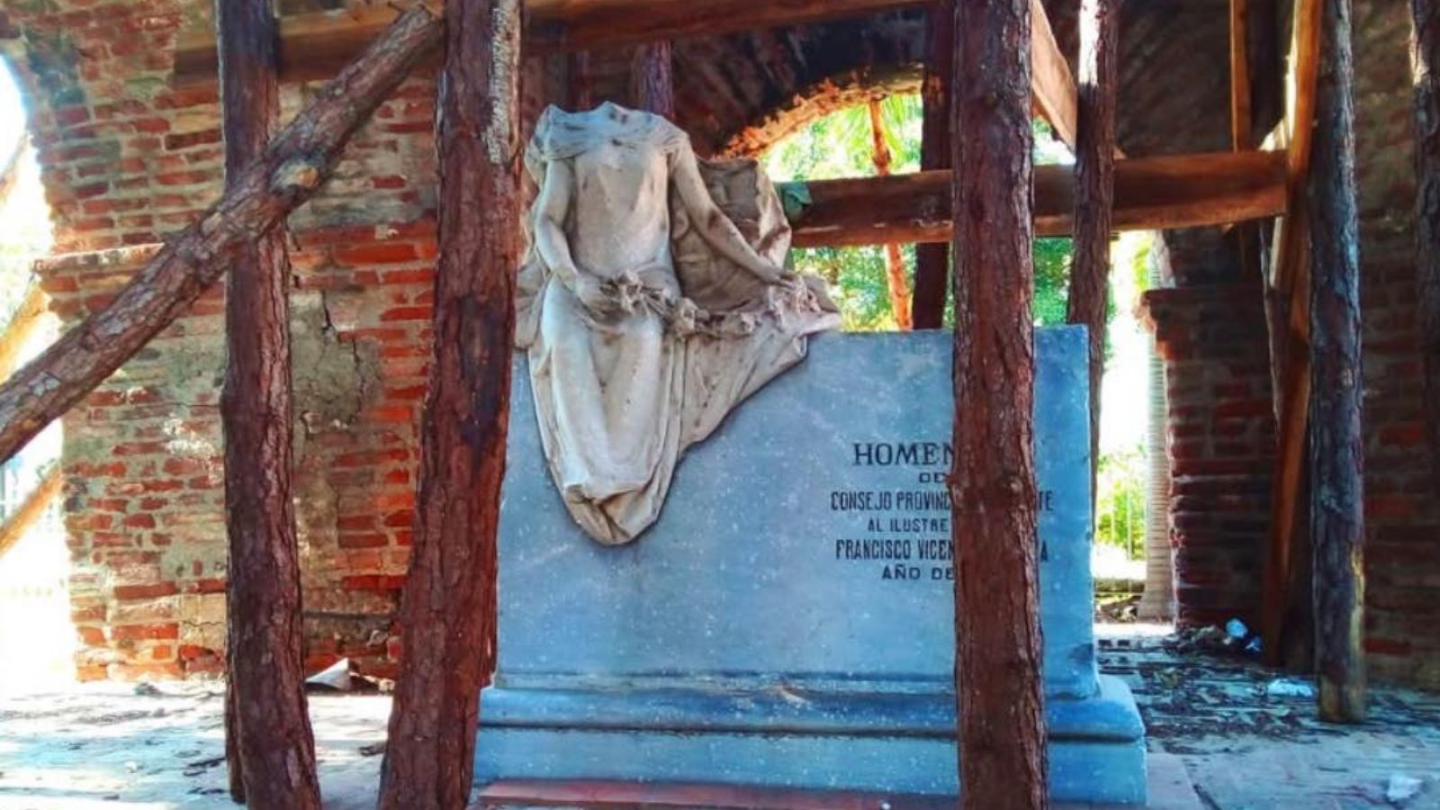 Denuncian destrucción del monumento funerario de Francisco Vicente Aguilera