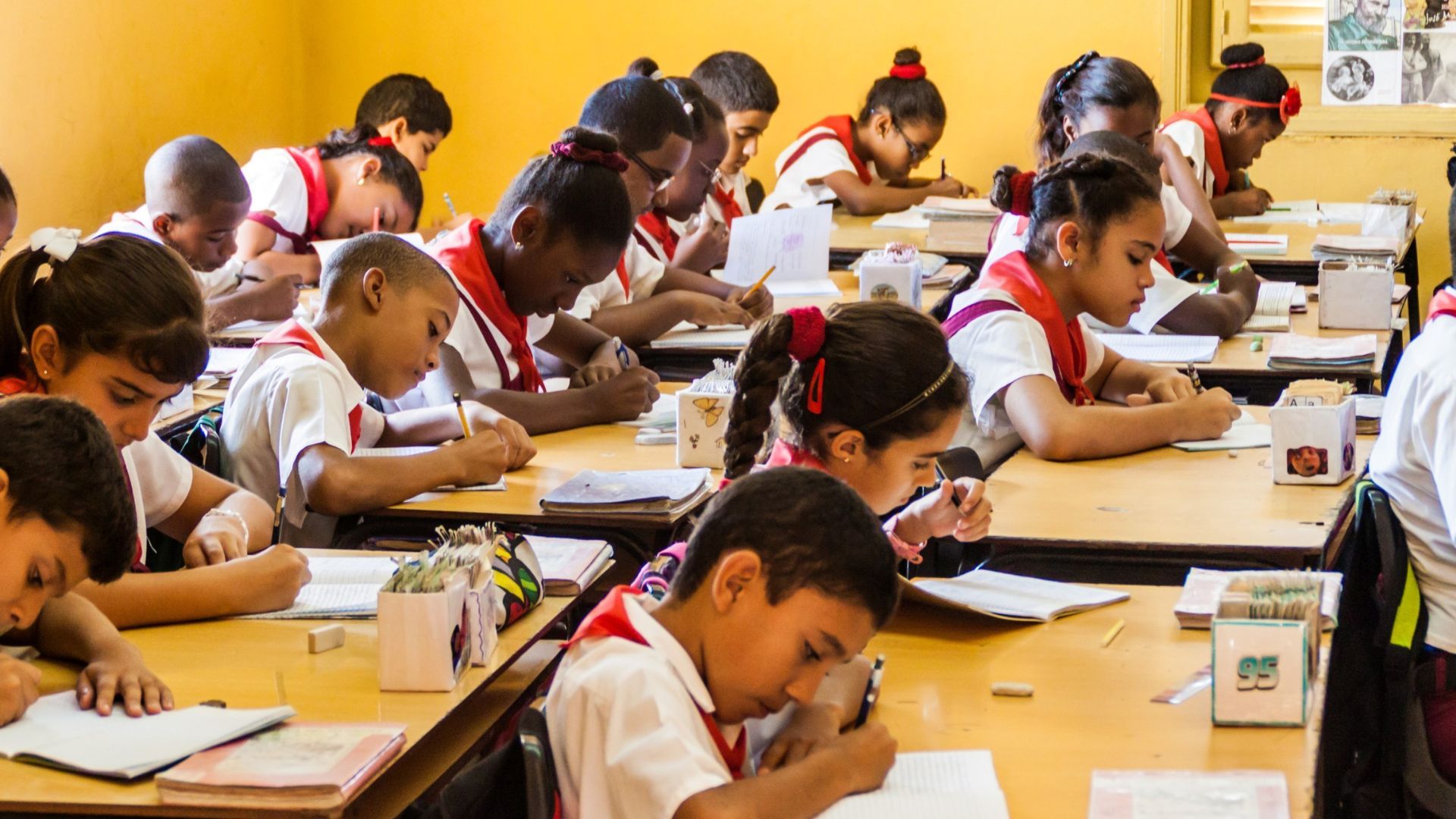 Denuncian docentes de Granma retraso en el pago de los salarios 