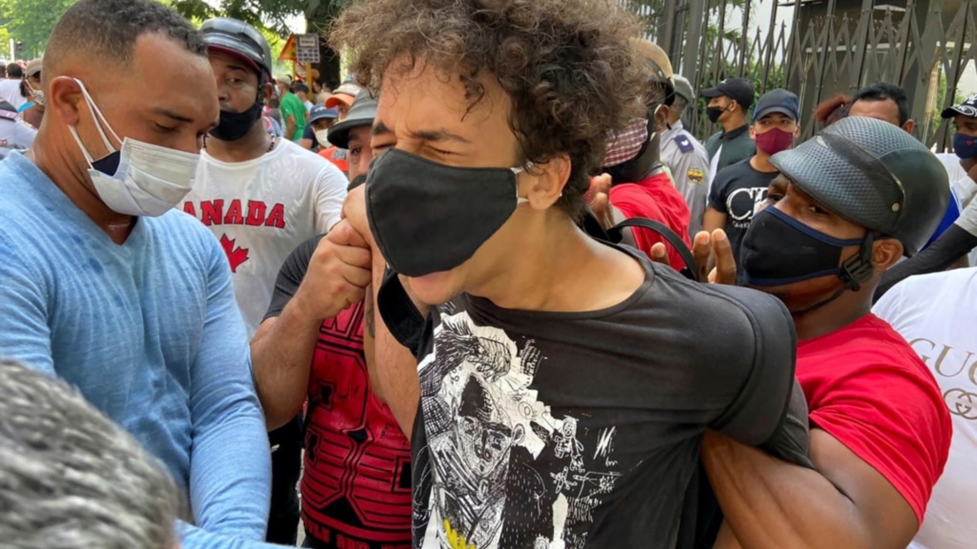 Denuncian golpiza a 3 presos políticos del 11J en Manzanillo