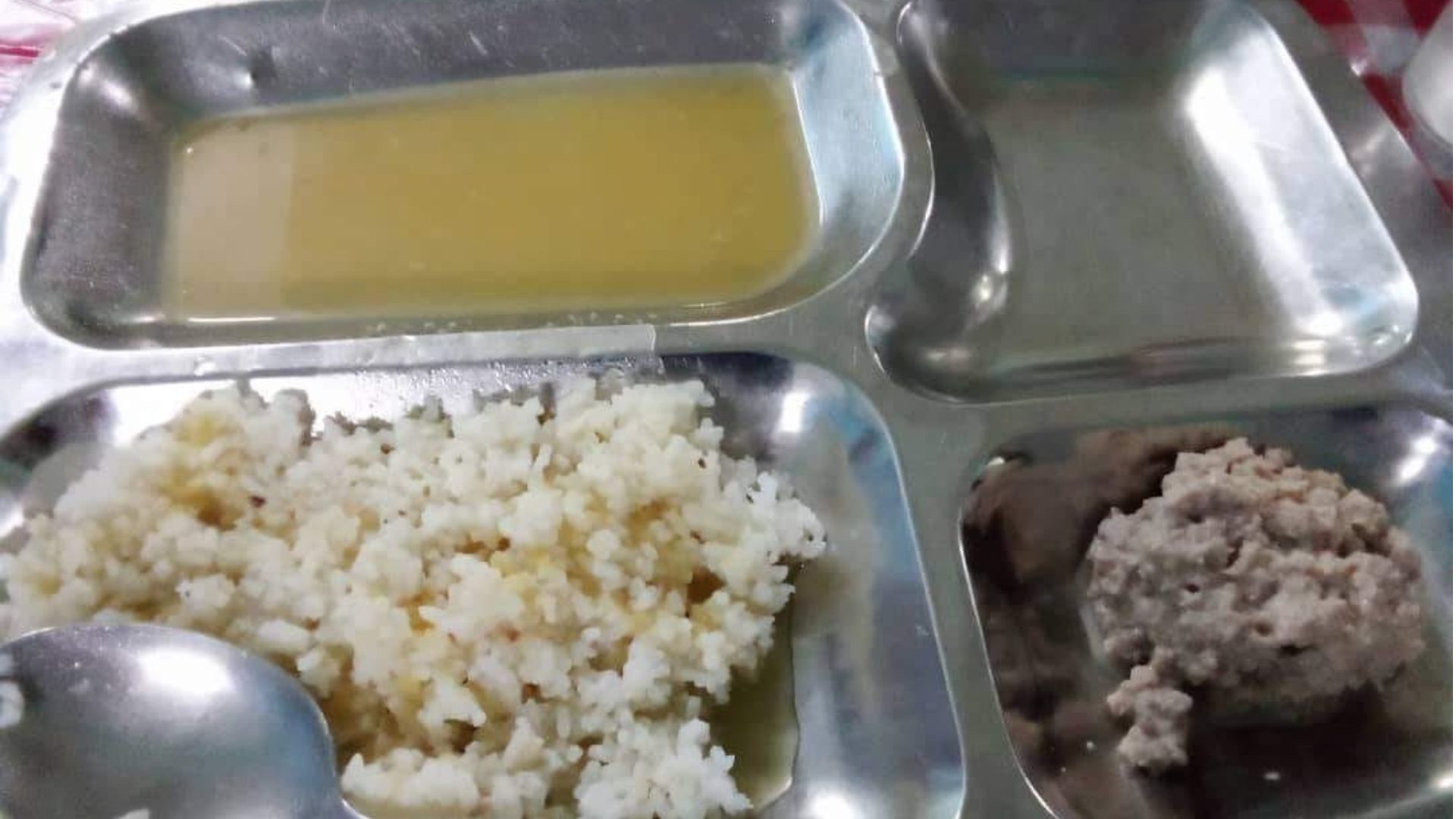 Denuncian pésima alimentación en Escuela Formadora de Maestros