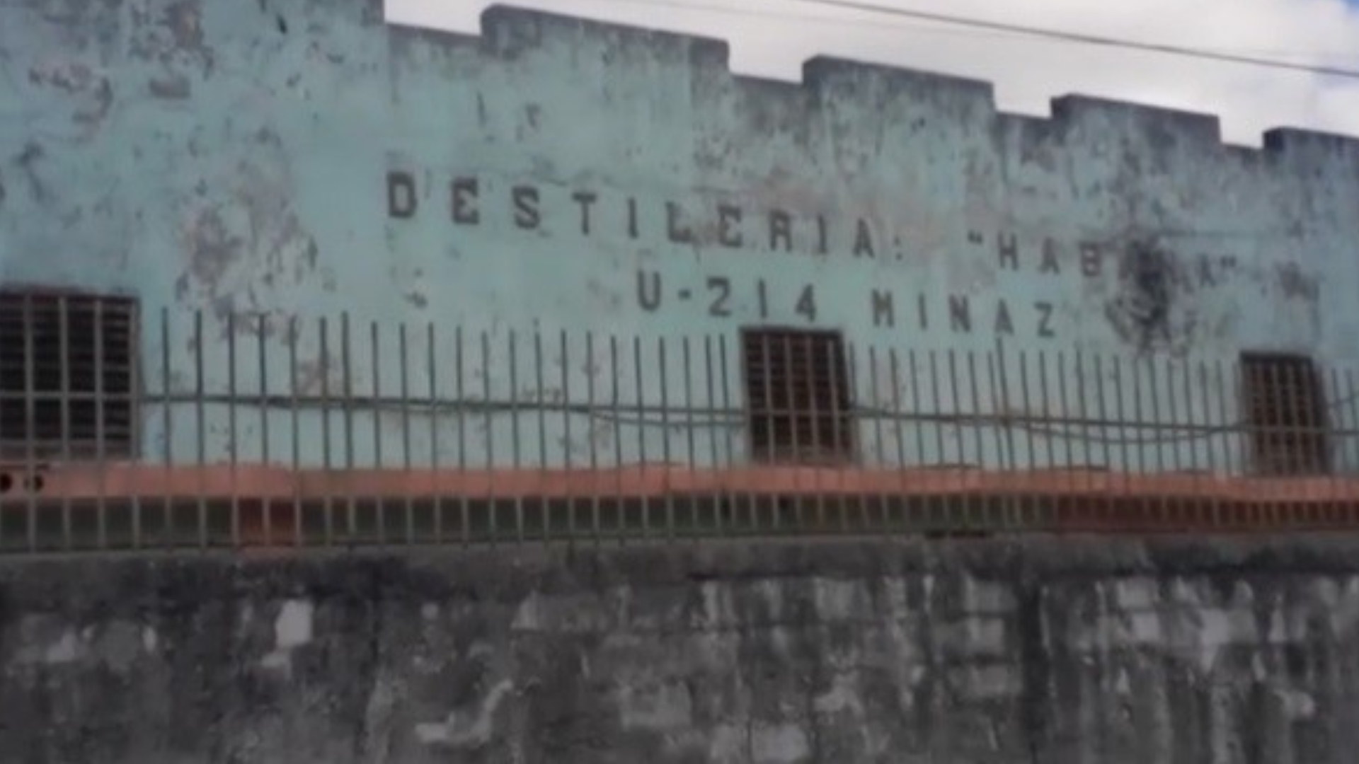 Denuncian que antigua destilería habanera está en ruinas