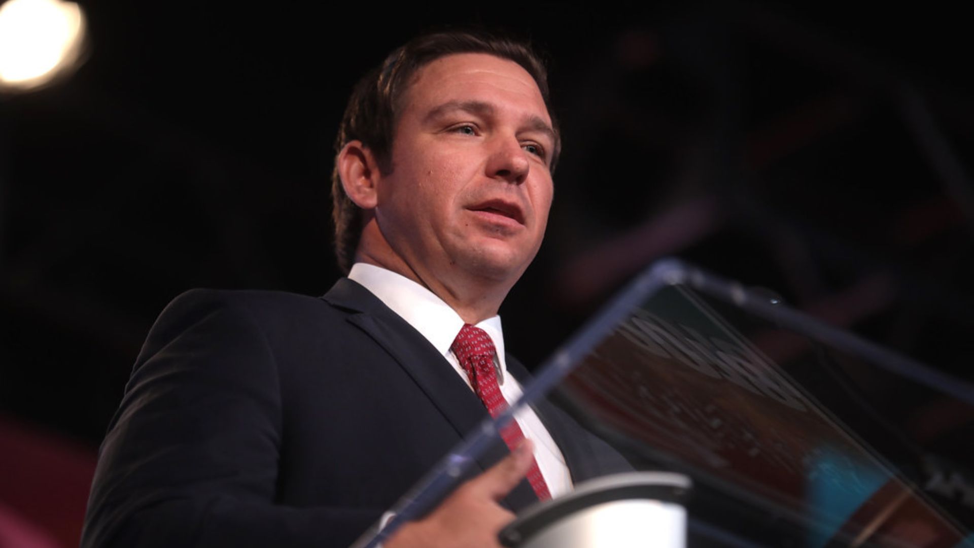 DeSantis aclara por qué llamó "disputa territorial" a invasión de Ucrania y califica a Putin de "criminal de guerra"