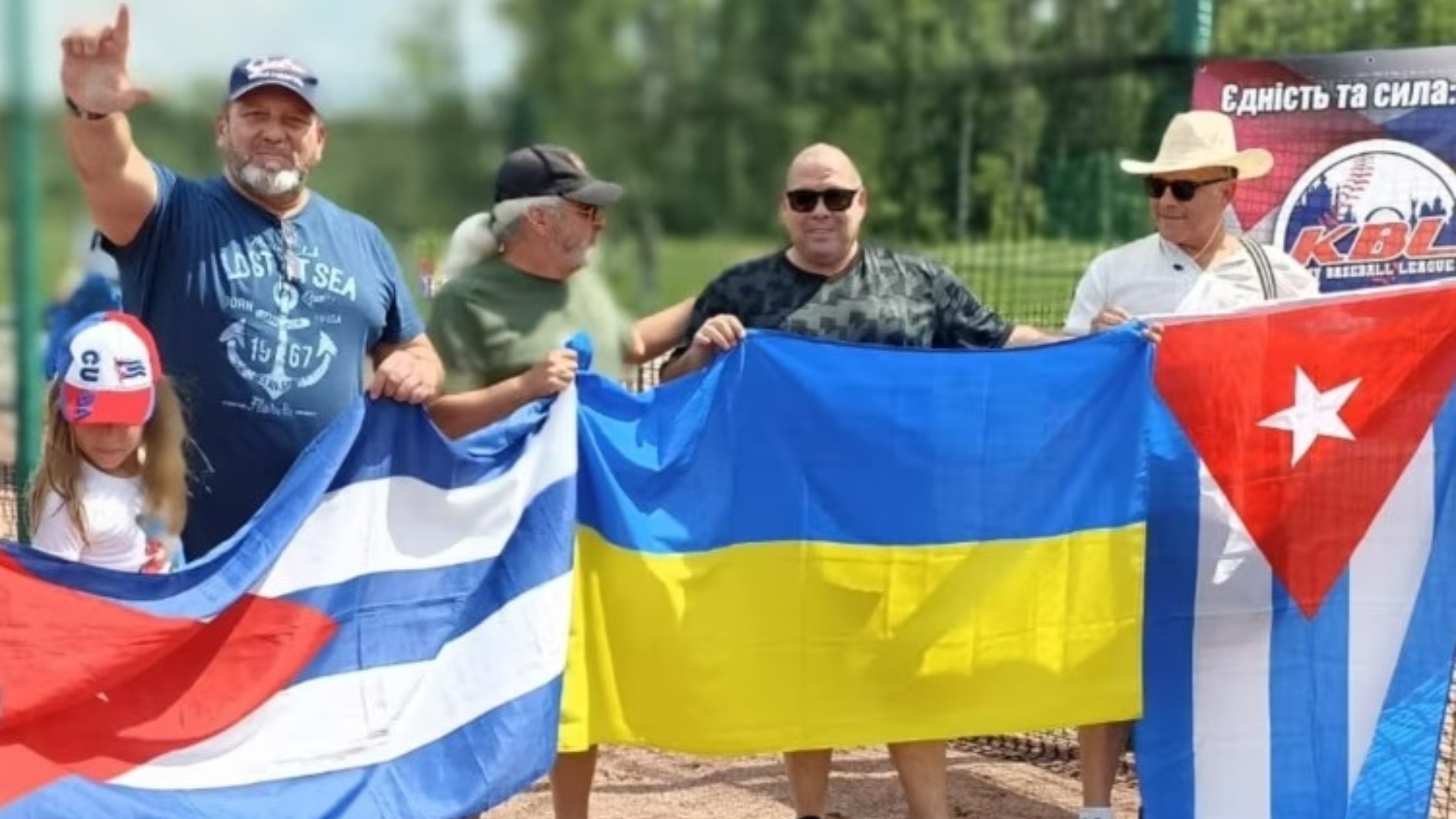Desarrollan partido de béisbol entre cubanos y ucranianos en Kiev
