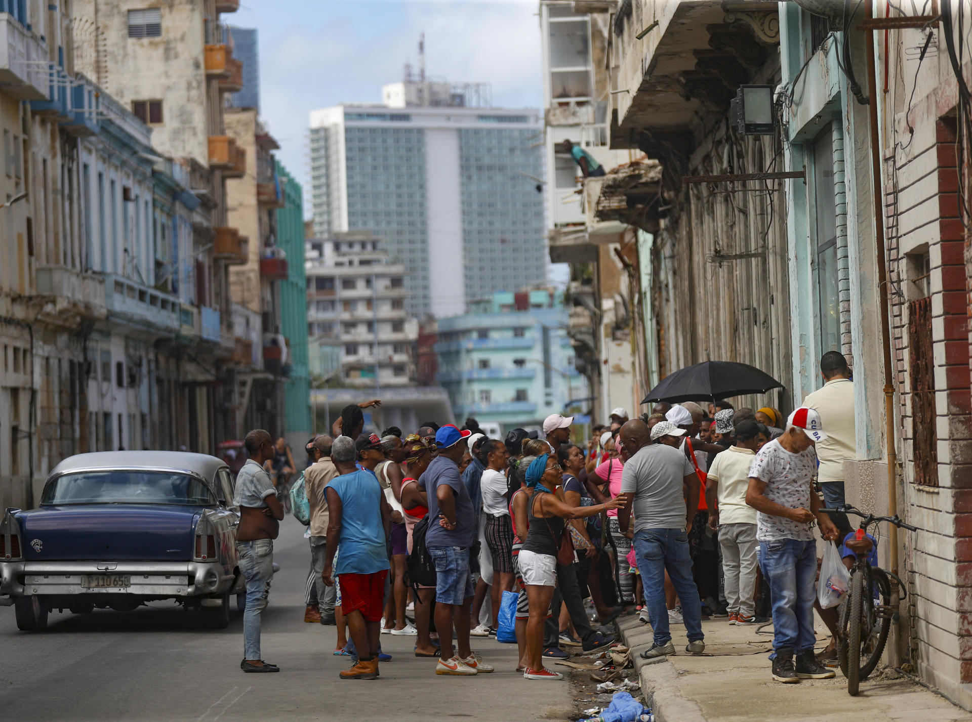 Desmienten a viceministro de Exteriores de Cuba tras charla sobre el embargo en EE.UU.: "a la isla se exporta mantequilla de maní, tequila y comida para gatos"