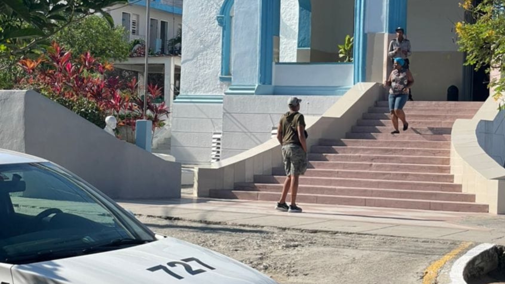 Detienen a artistas y activistas que acompañaron a Adel Bonne y Yordanka Battle a interrogatorios policiales