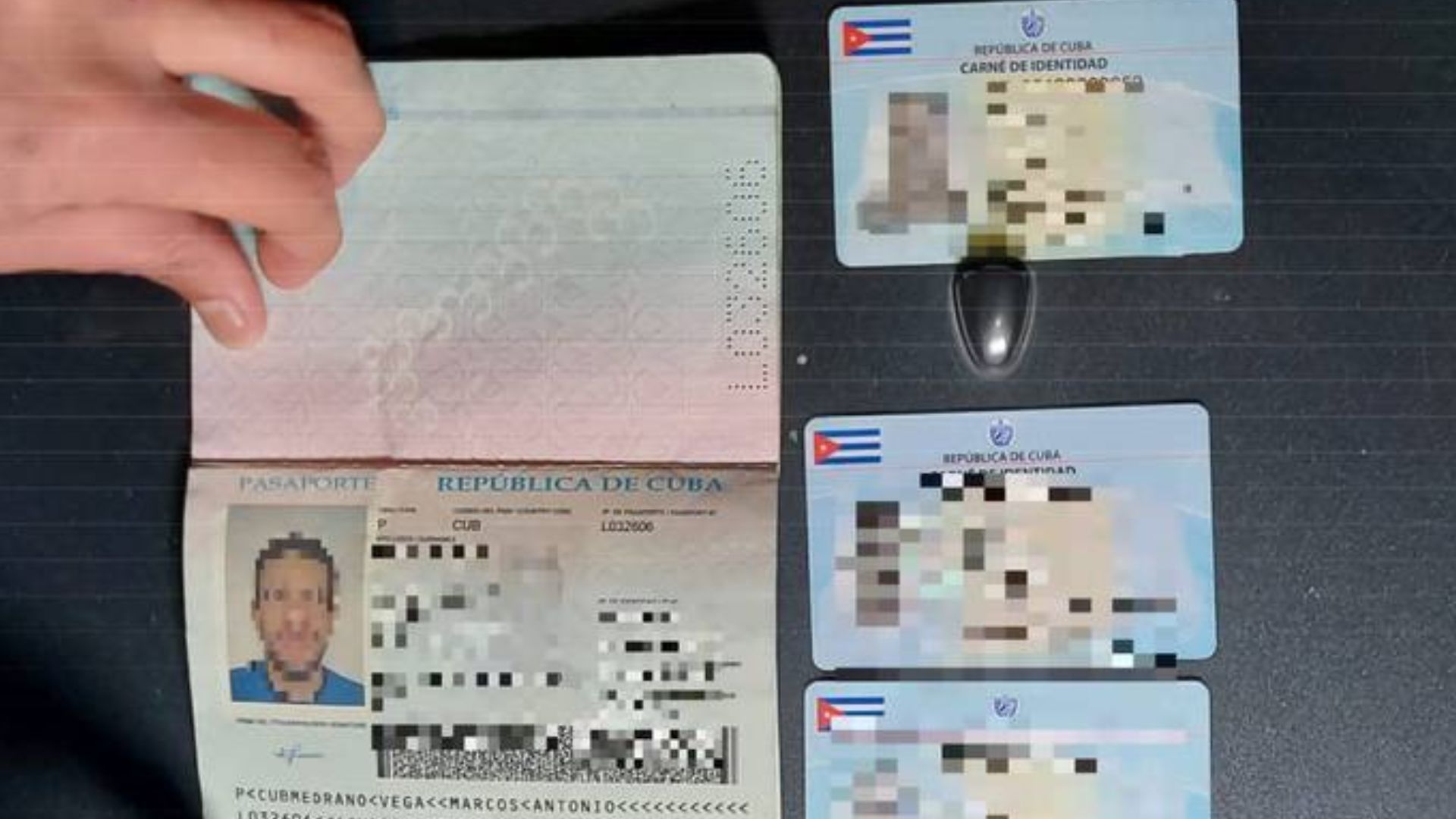 Detienen a cuatro migrantes cubanos en México
