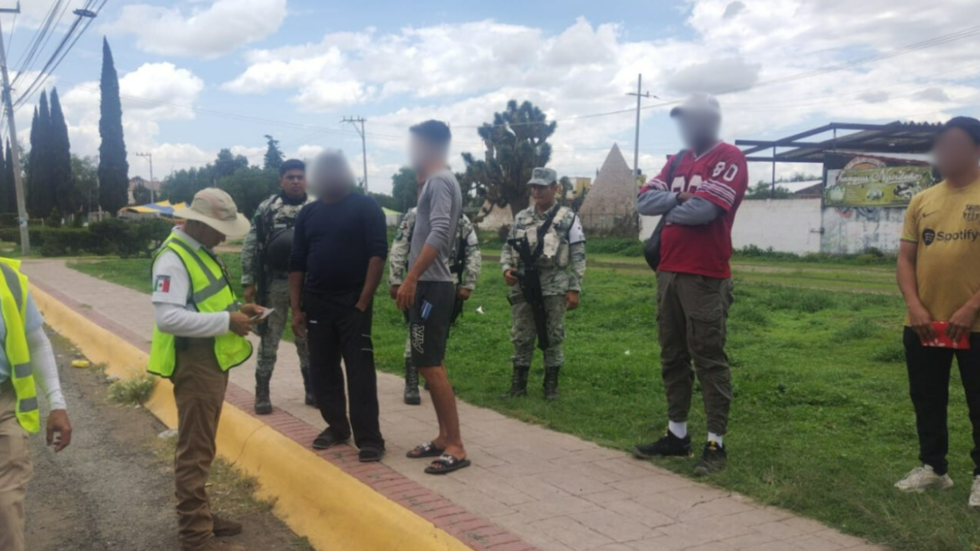 Detienen a migrantes cubanos en operativo en Tizayuca