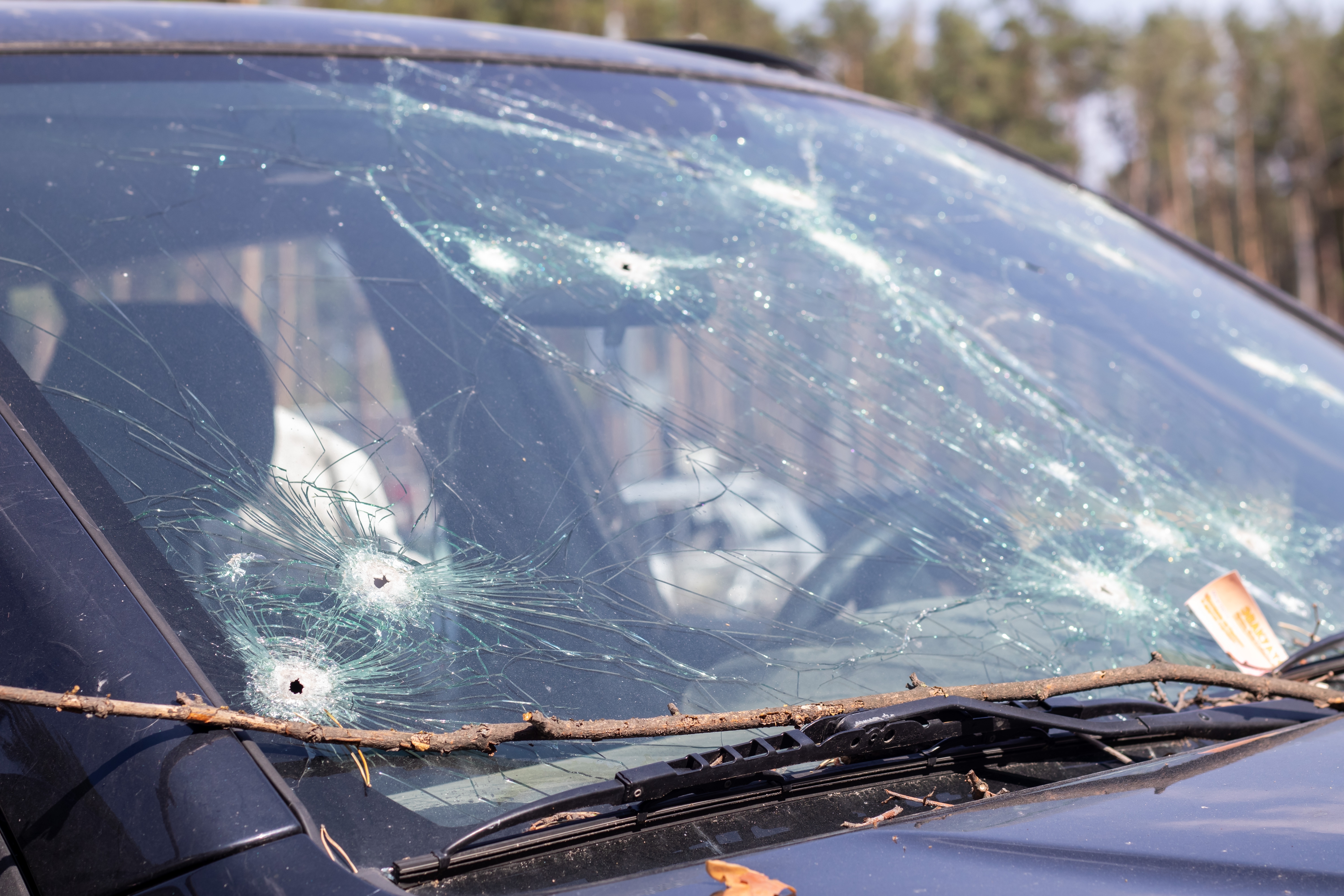 Disparan contra auto de reguetonero cubano El Carli en Miami
