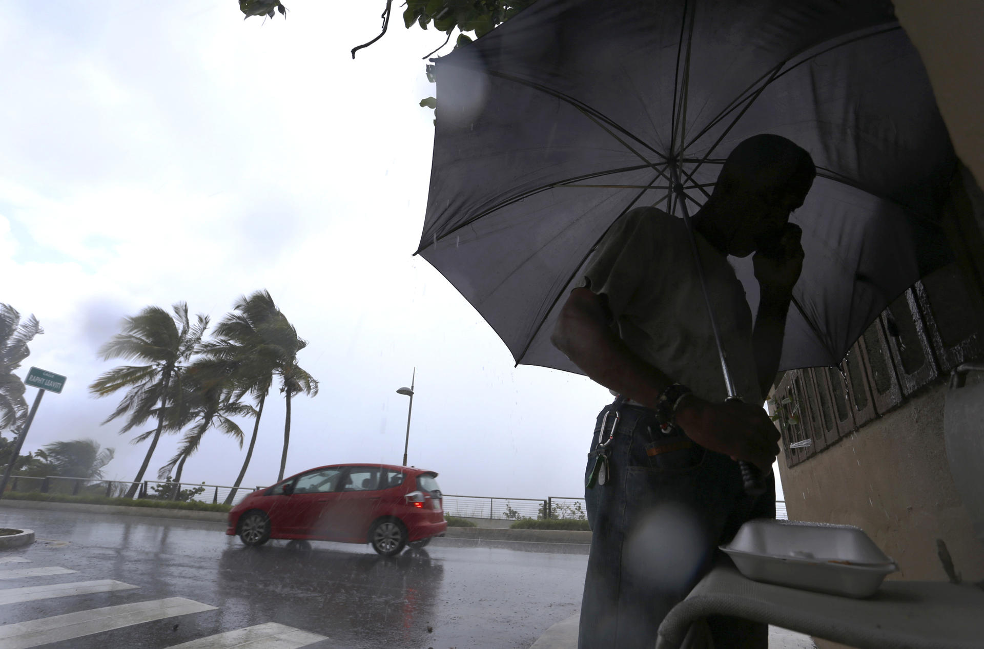 EE.UU. emite alerta de huracán para islas del Caribe y se cancelan al menos 18 vuelos
