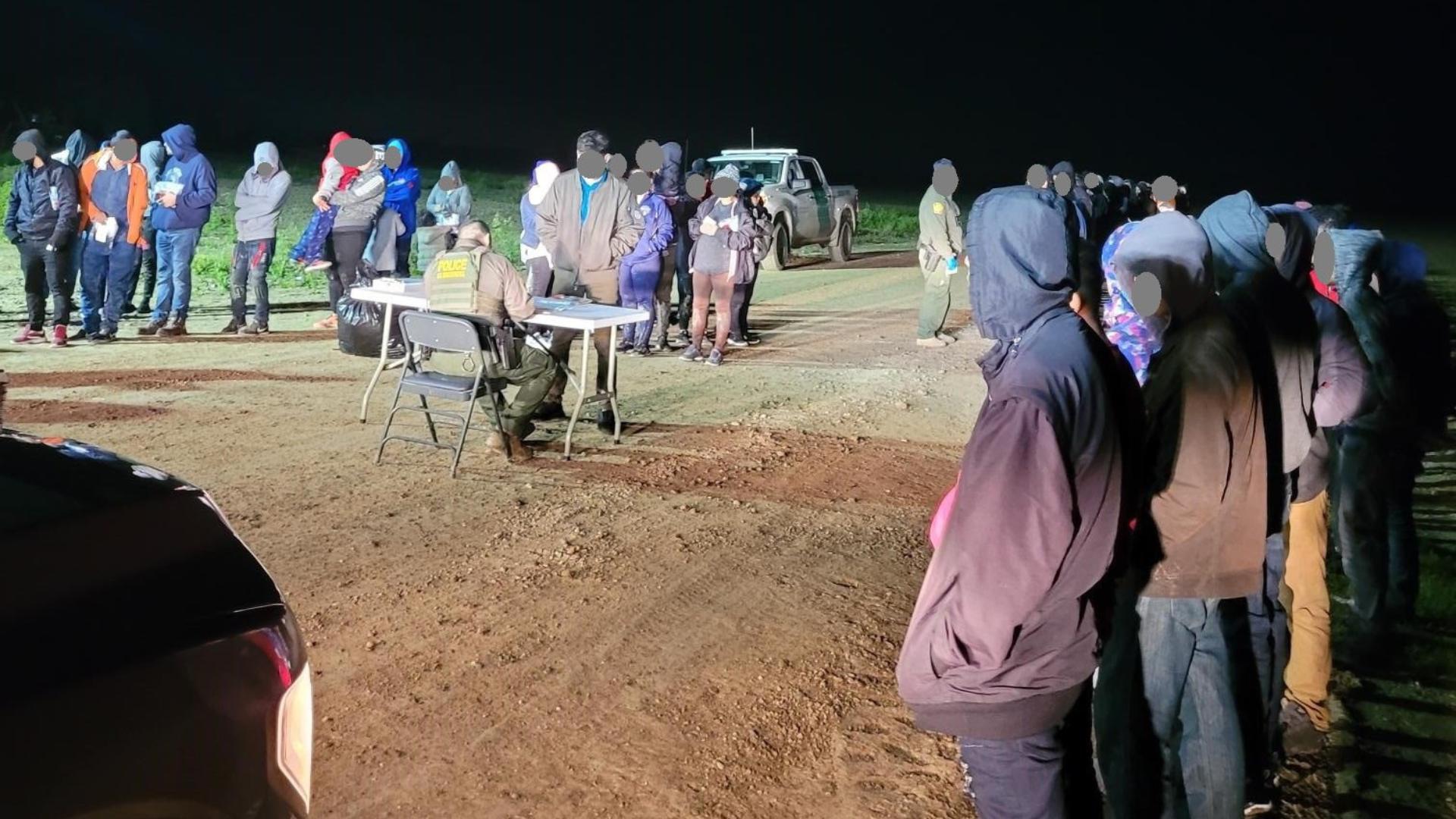 EEUU detiene a cientos de migrantes cubanos en la frontera sur en pocos días