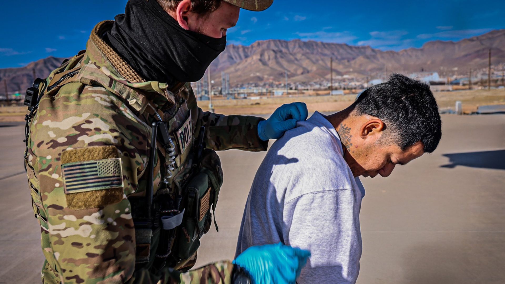 EEUU envía segundo vuelo con migrantes a base naval de Guantánamo