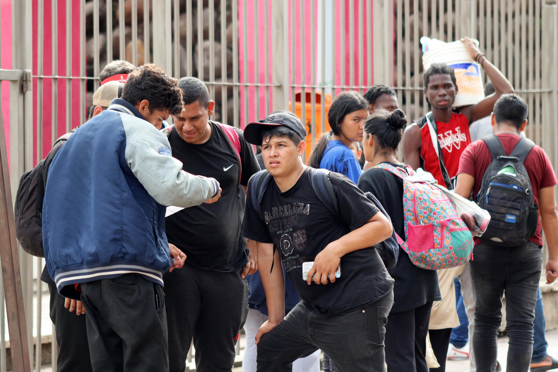 El costo de mantener a un migrante en la frontera sur de México se triplica, según informe