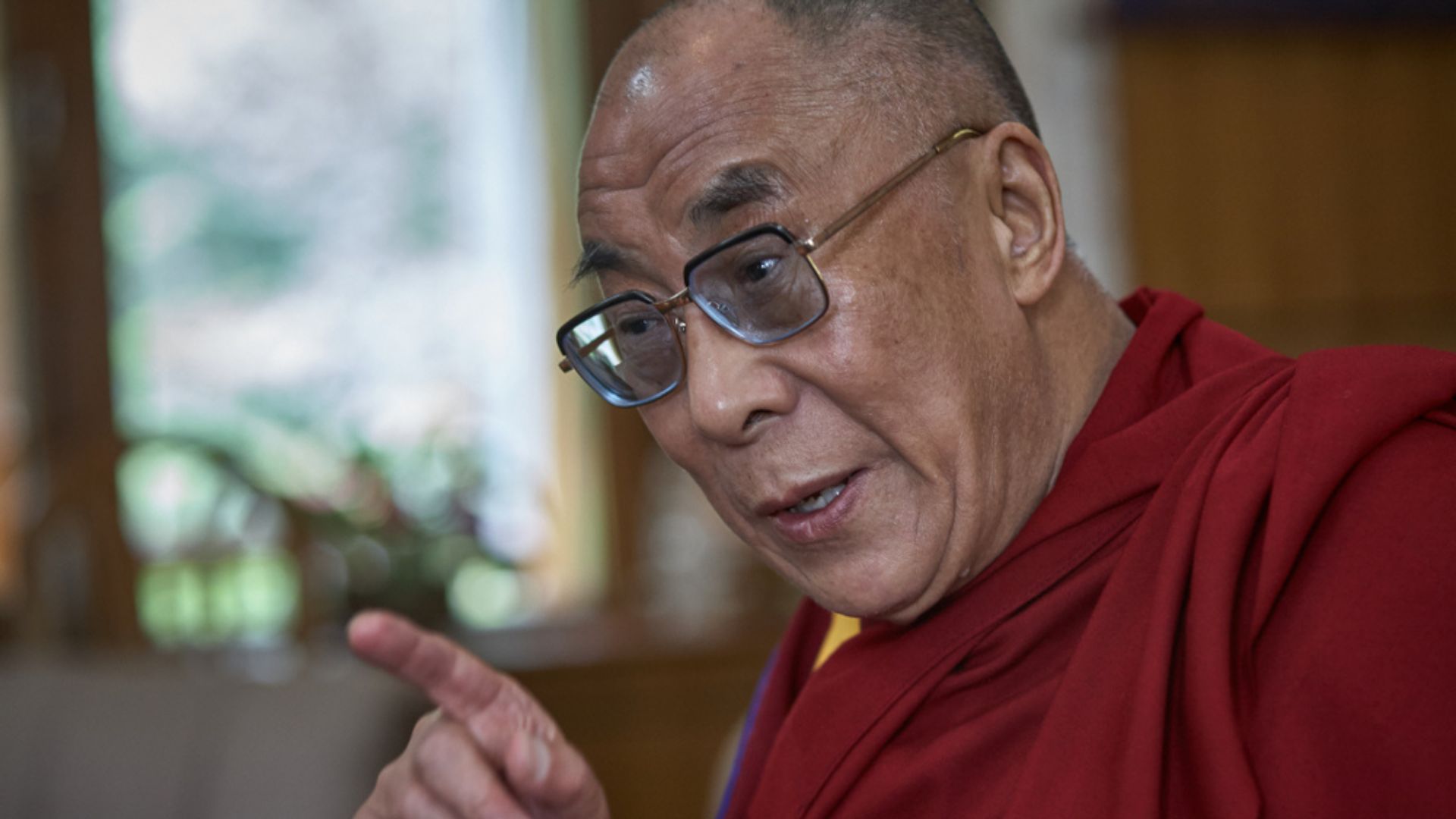 El Dalai Lama se disculpa tras polémico video donde pide a un niño que le "chupe" la lengua