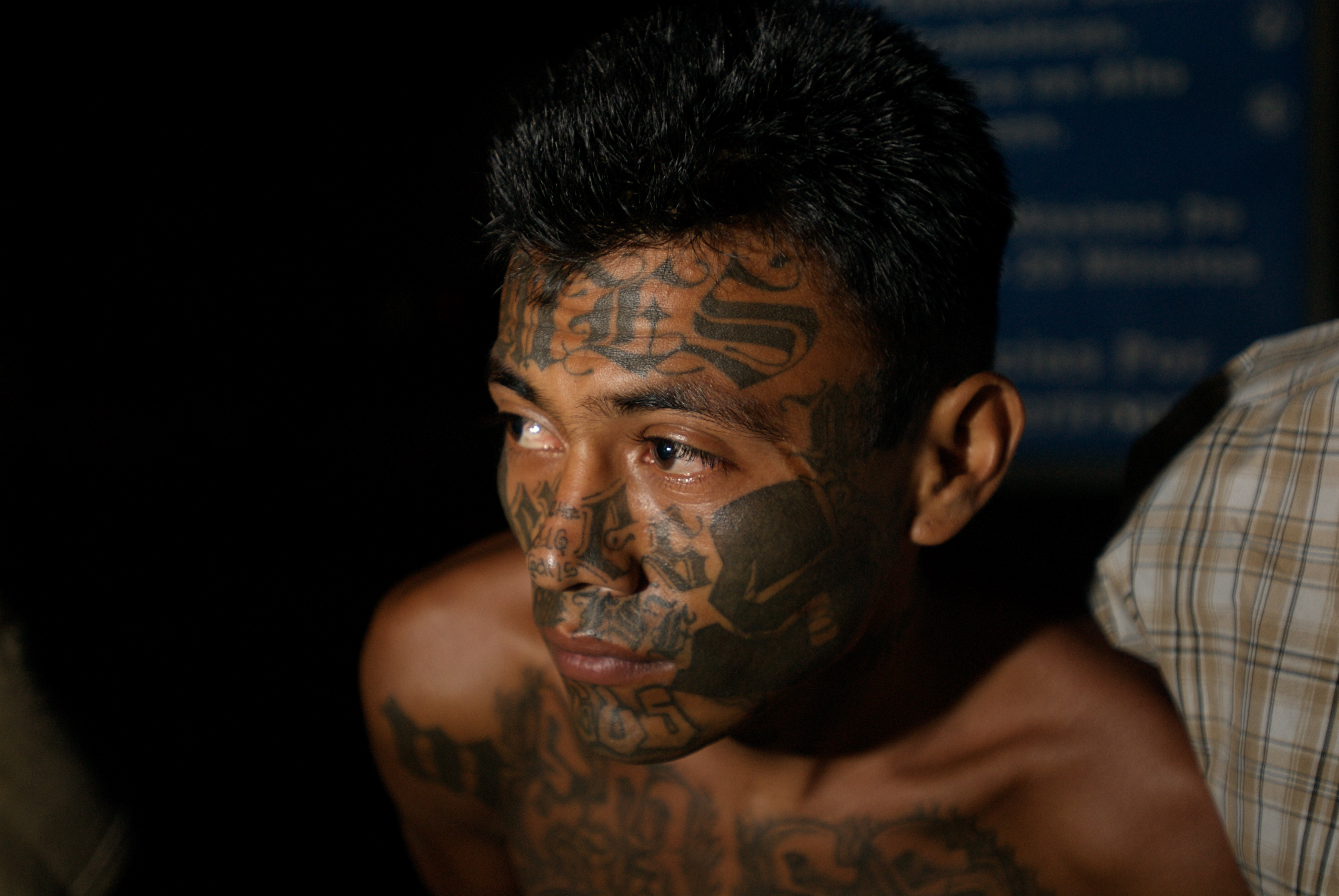 El Salvador extiende poderes especiales para reprimir a las pandillas