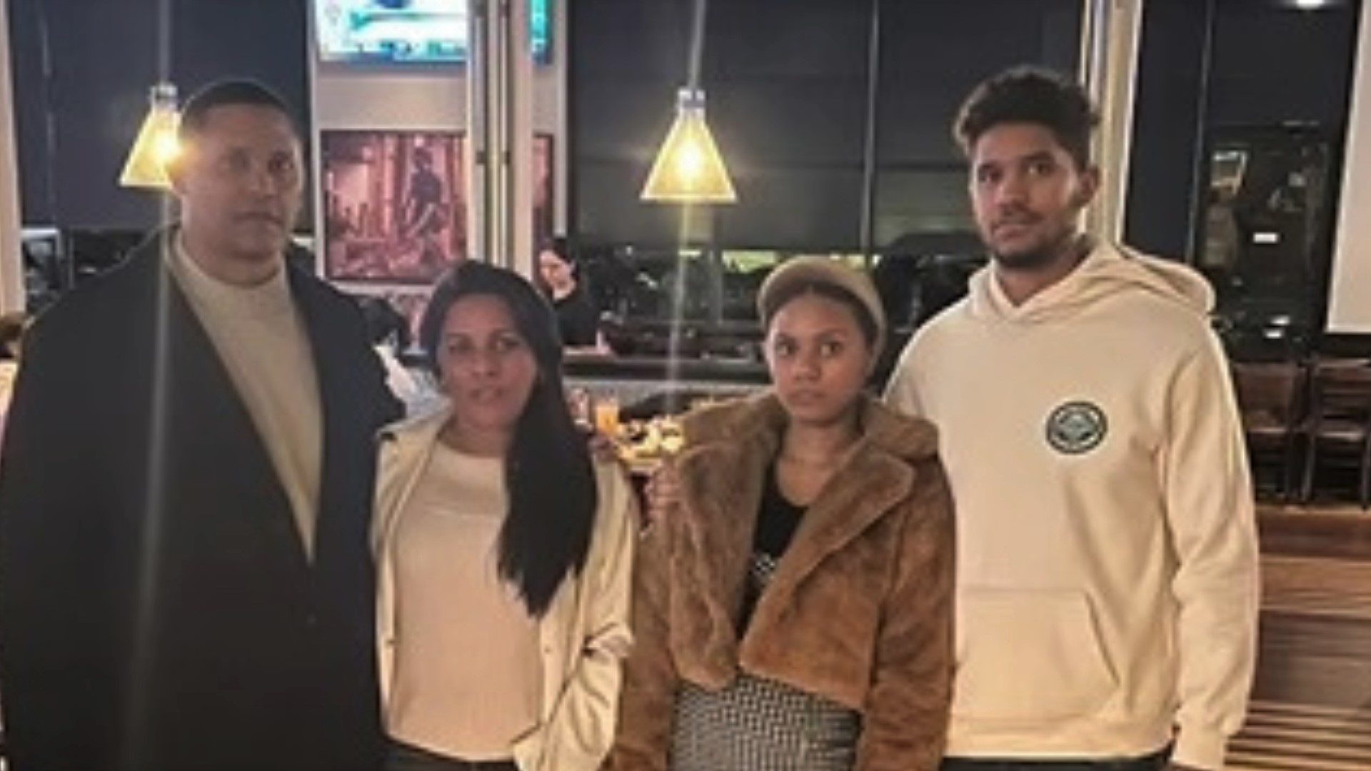 Emotivo reencuentro del campeón olímpico Norge Luis Vera con su familia en EE.UU.