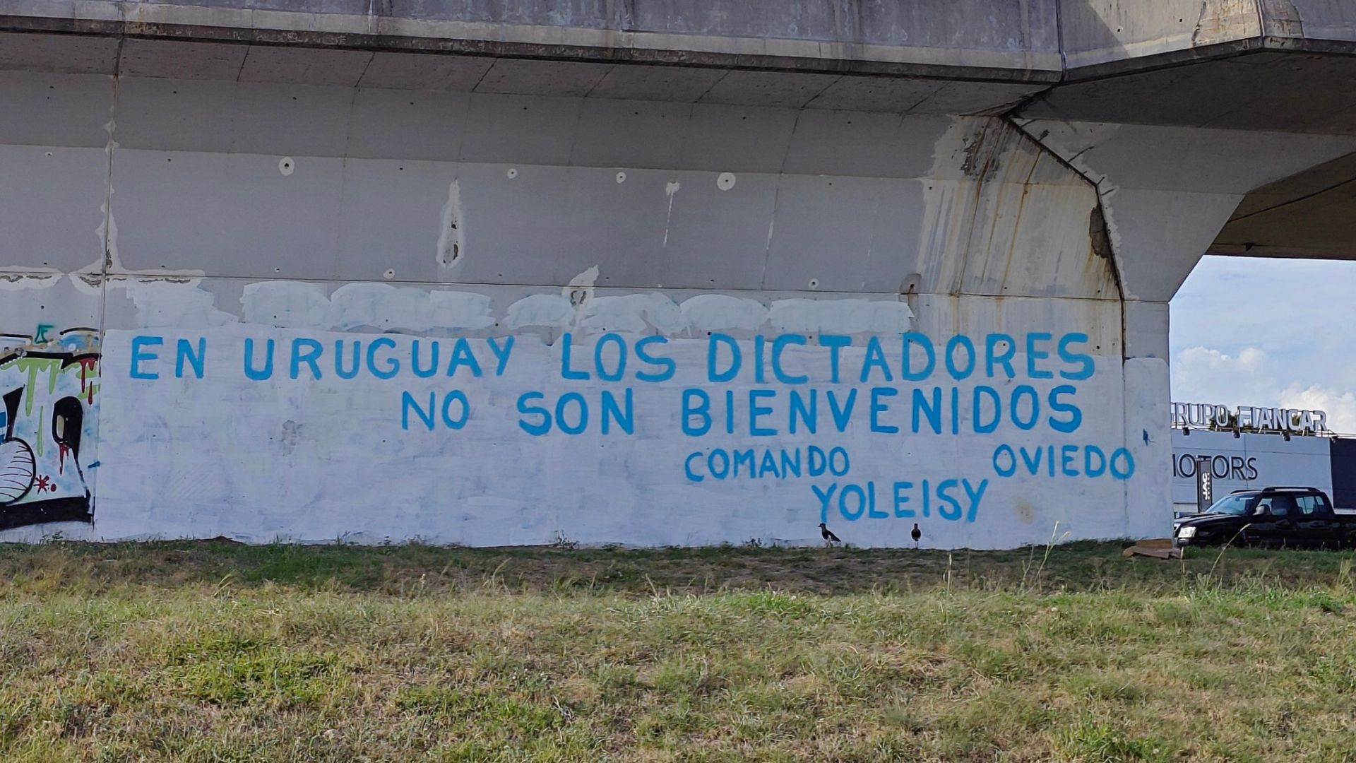 "En Uruguay los dictadores no son bienvenidos", cubanos se manifiestan