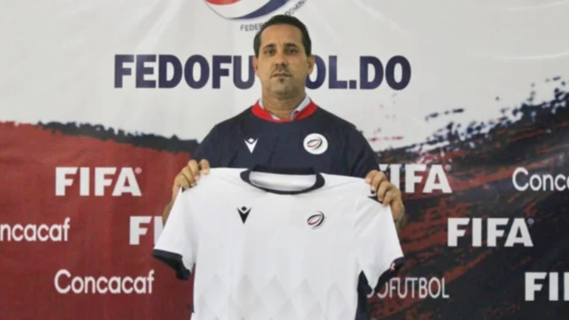 Entrenador cubano Walter Benítez es el nuevo DT del fútbol dominicano