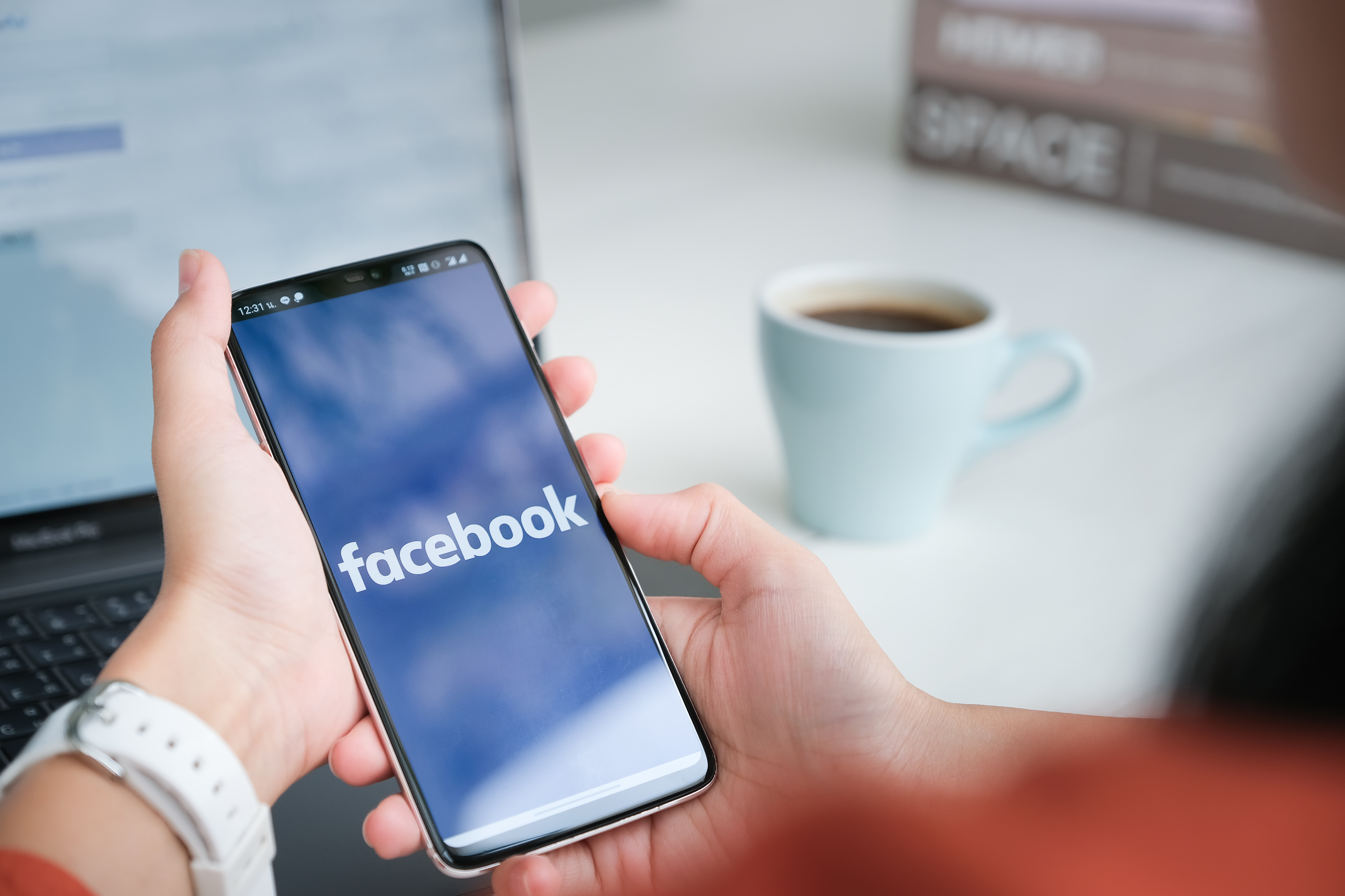 Enviarán cheques a más de un millón de usuarios de Facebook