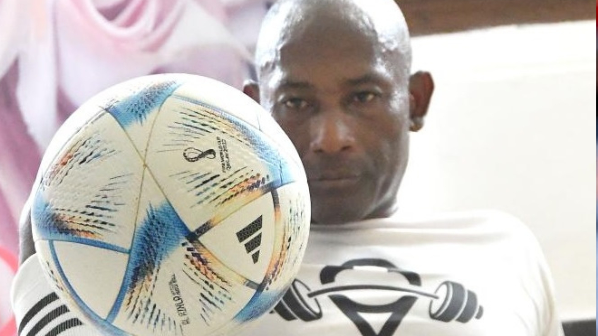 Erick Hernández pulveriza su propio récord mundial de dominio del balón