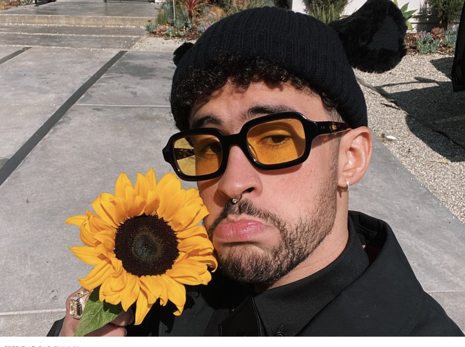 "Es una falta de respeto": la explicación de Bad Bunny tras arrojar el teléfono de una fanática al agua