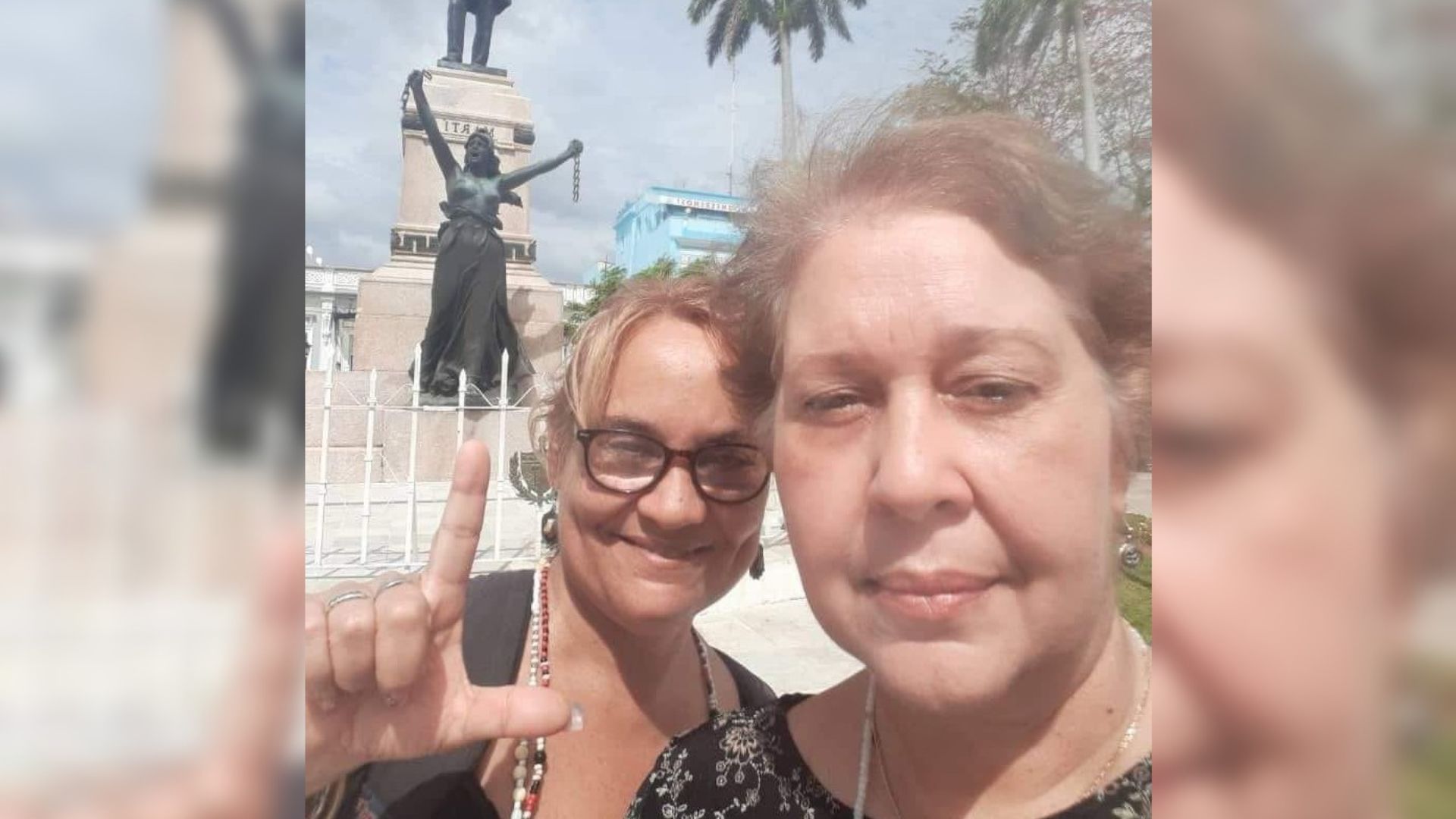 Esbirros del régimen golpean a intelectuales cubanas que protestaban pacíficamente
