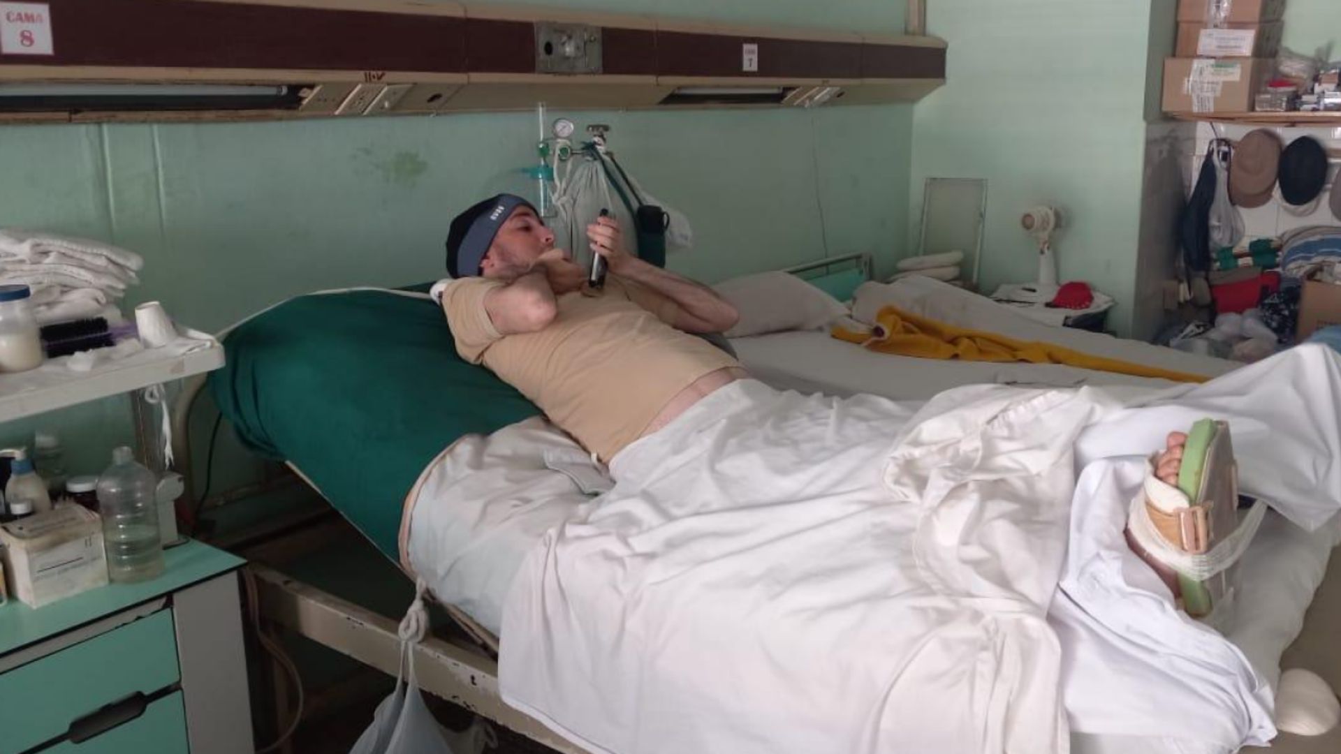 Escasez de medicinas afecta a cubano con parálisis