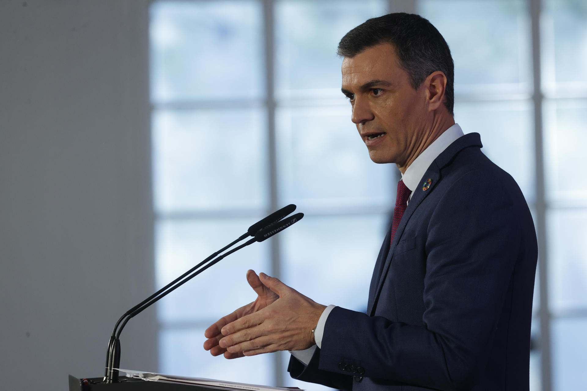 España gira a la derecha, tras elecciones regionales y municipales, y adelantan elecciones generales